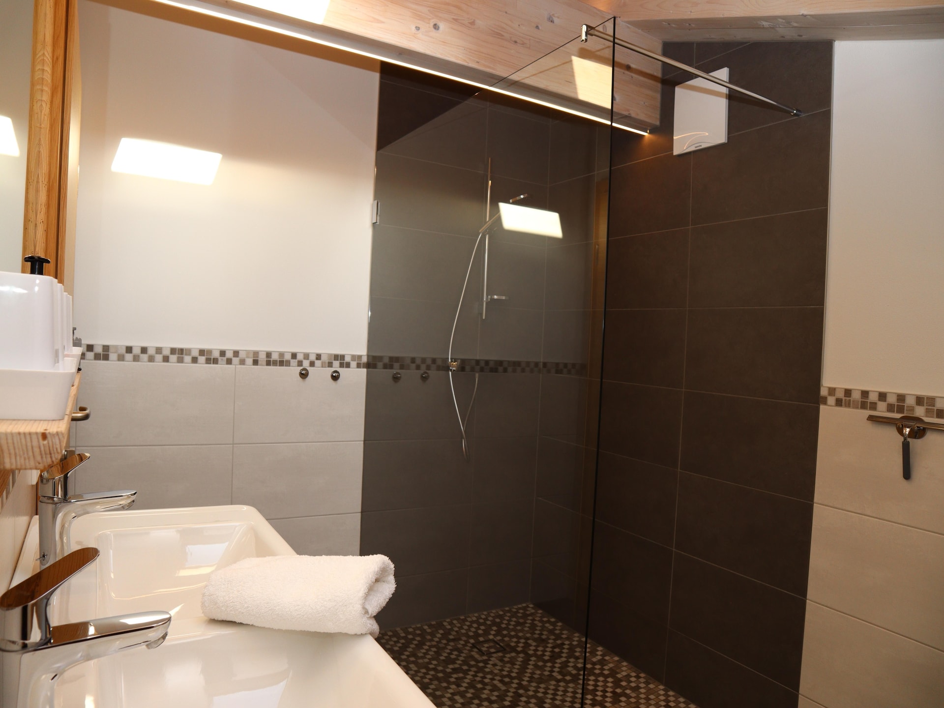 Aan het meer: Ruim appartement in Neukirchen voor 6 personen - foto 18