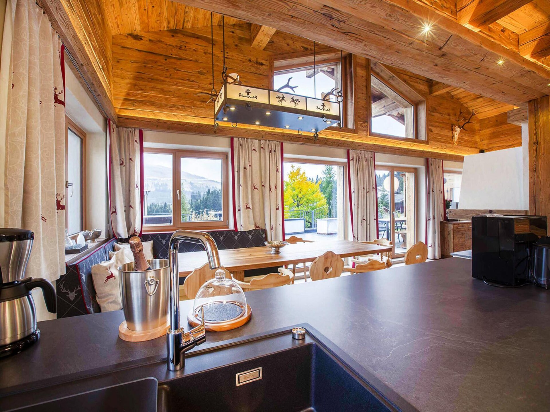 Chalet Edelweißalm: Luxe & SPA met panoramisch uitzicht in Königsleiten - foto 9