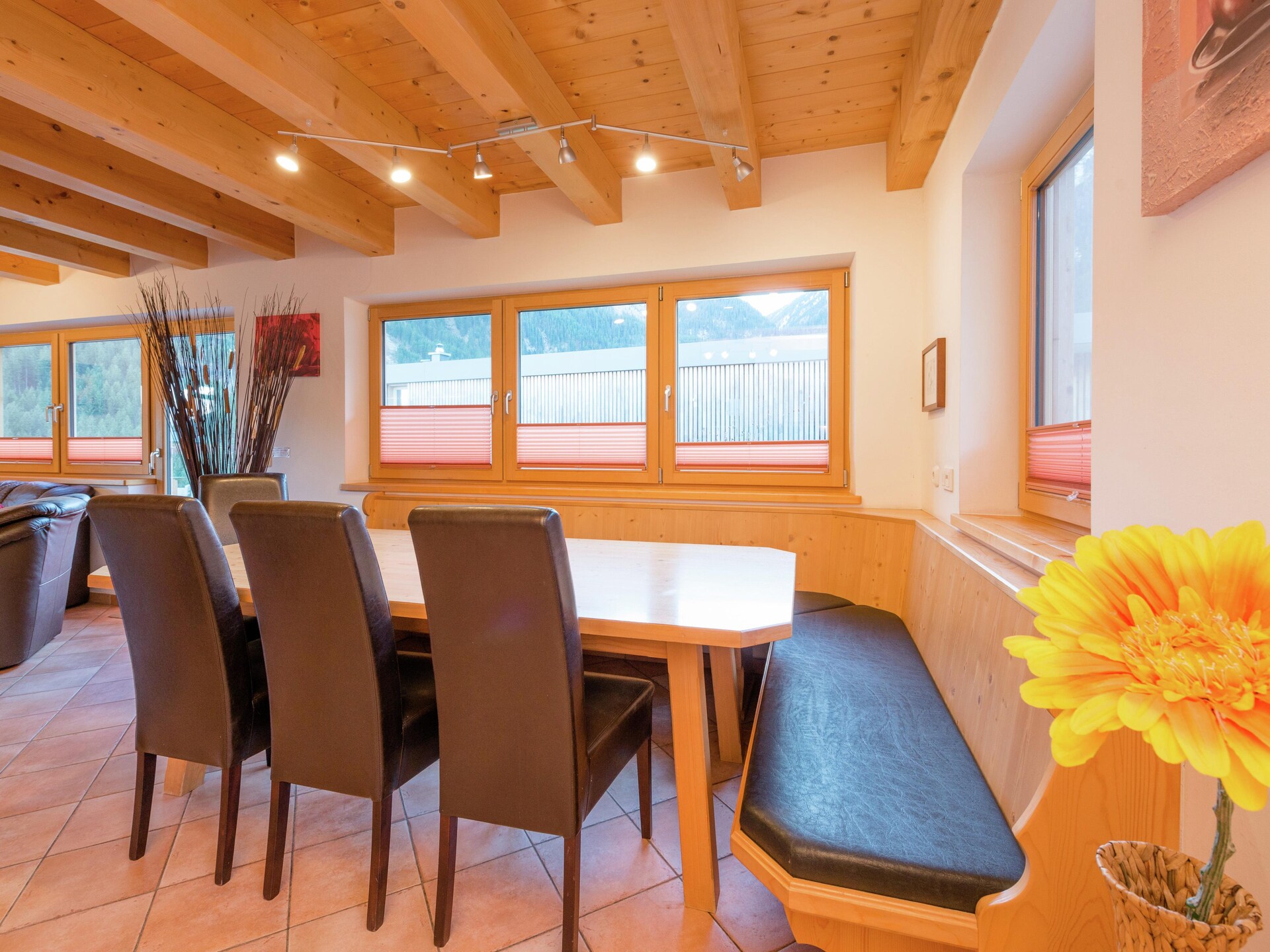Ruim chalet in Krimml met uitzicht op de watervallen - foto 8