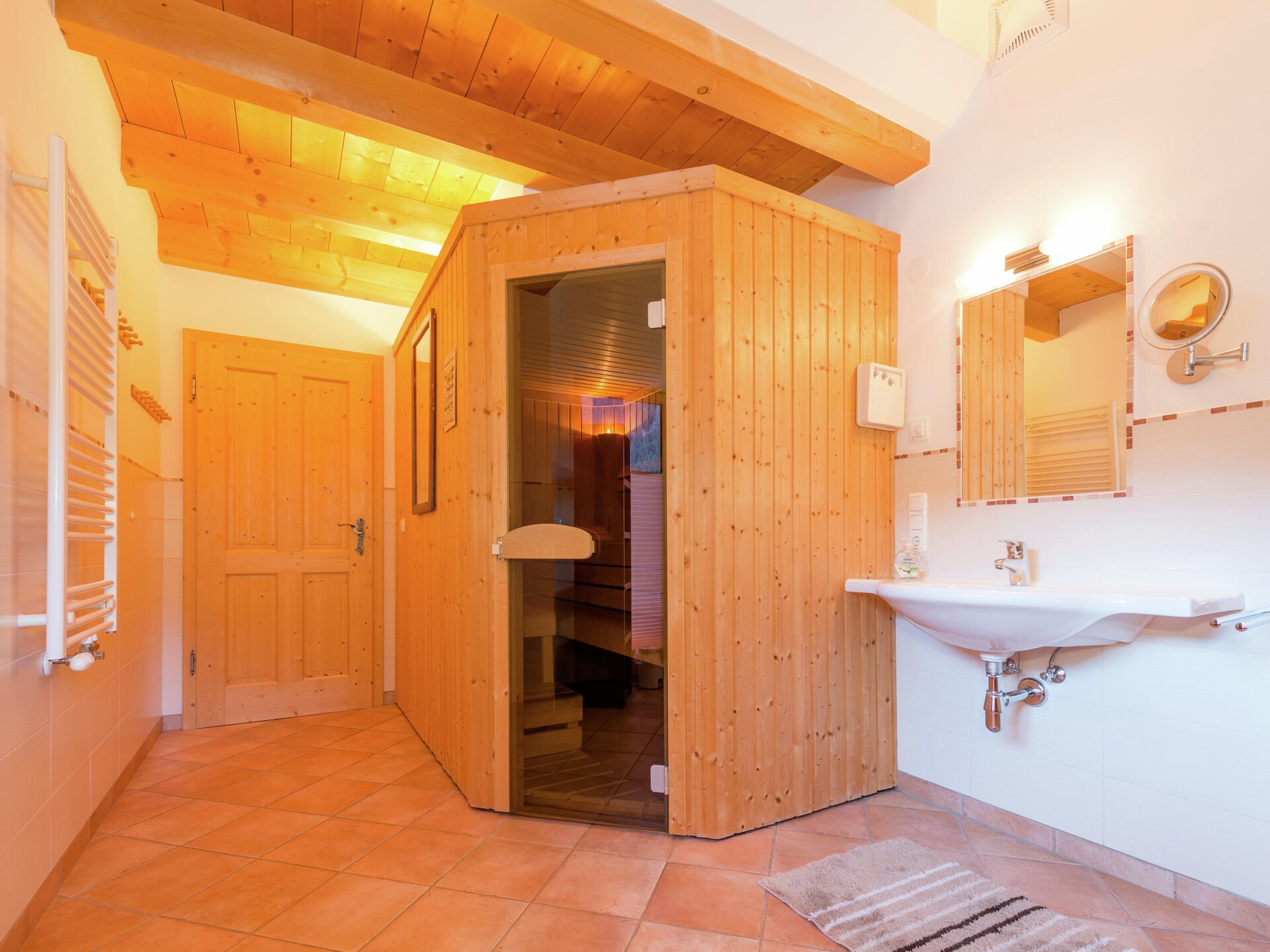 Ruim chalet in Krimml met uitzicht op de watervallen - foto 20