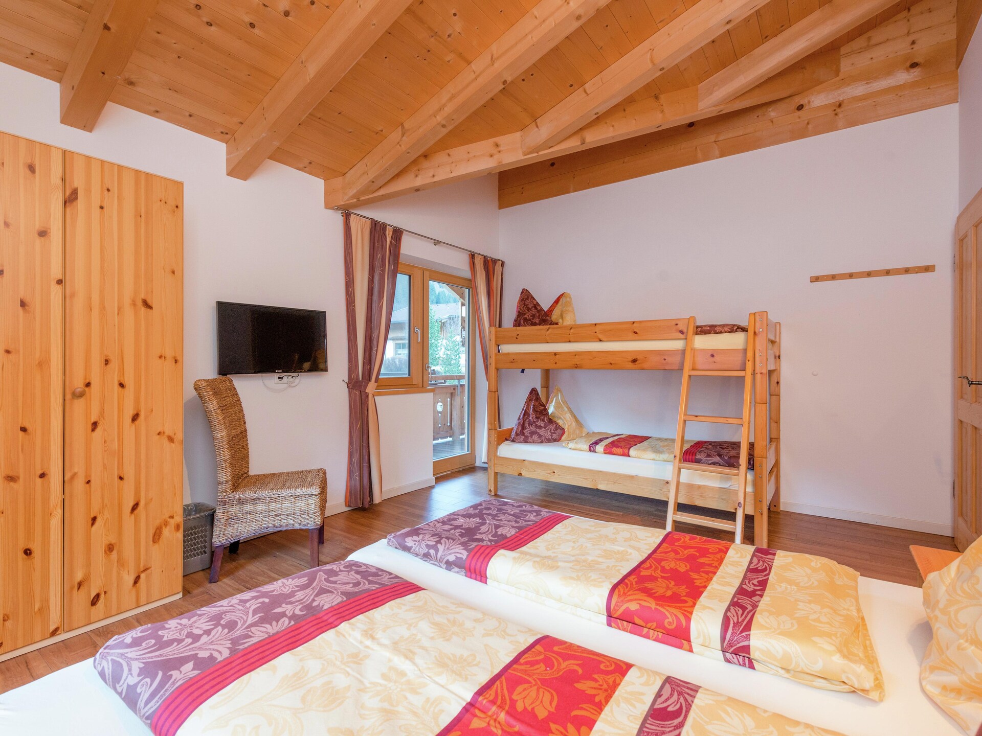 Ruim chalet in Krimml met uitzicht op de watervallen - foto 15