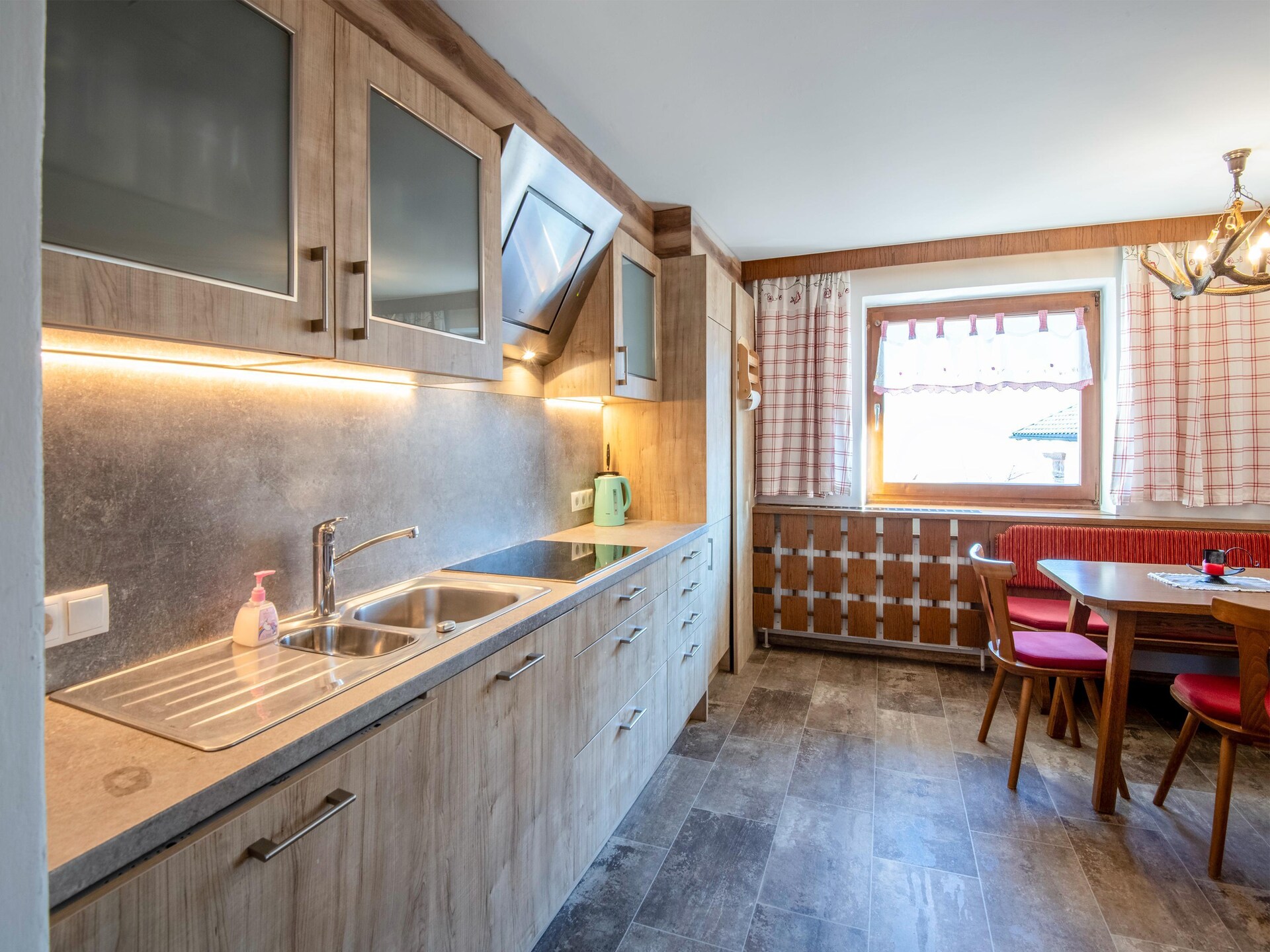 Vrijstaand vakantiehuis in Fügen met buitensauna en bergzicht voor 10 personen - foto 12