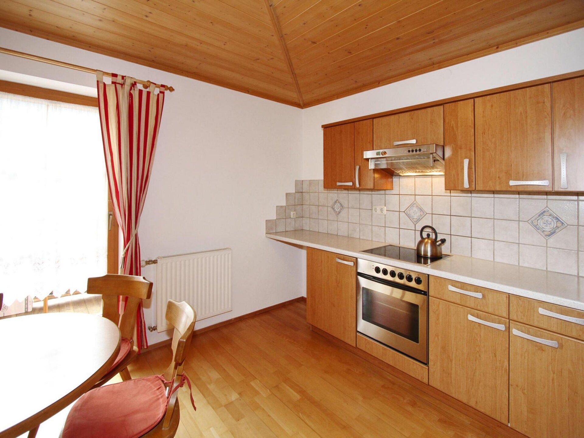 Ruim appartement met uitzicht op watervallen nabij golfbaan in Krimml - foto 18