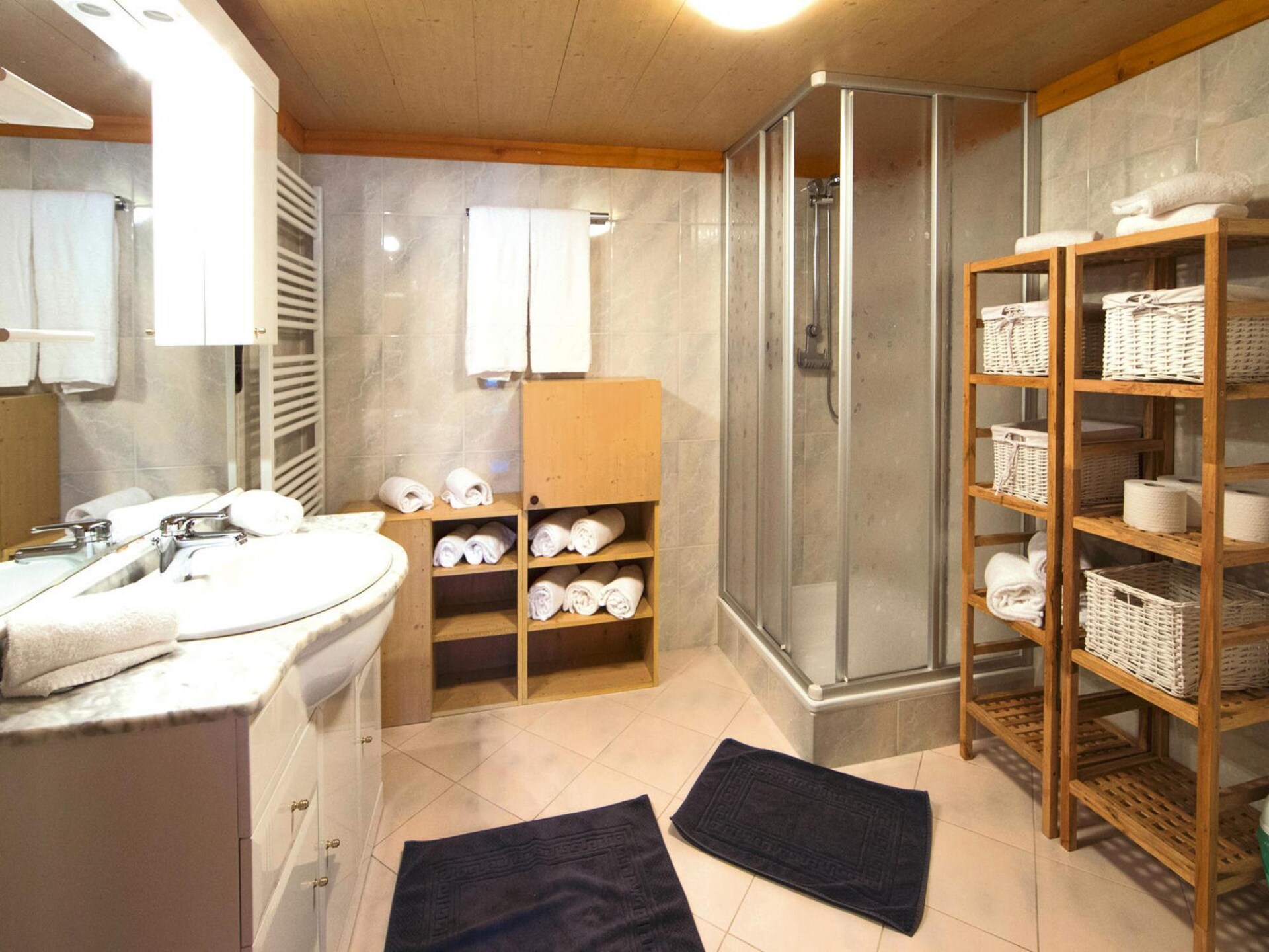Vrijstaand chalet voor 4 aan de bosrand bij Neukirchen met zwembad - foto 10