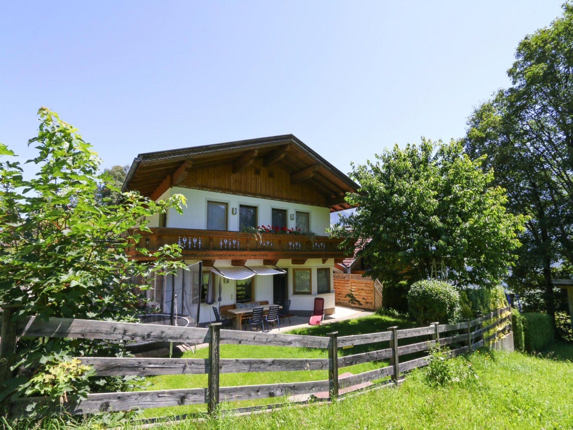 Ruim vakantiehuis in Fügenberg met terras, tuin en uitzicht op 5 km van het meer - foto 1