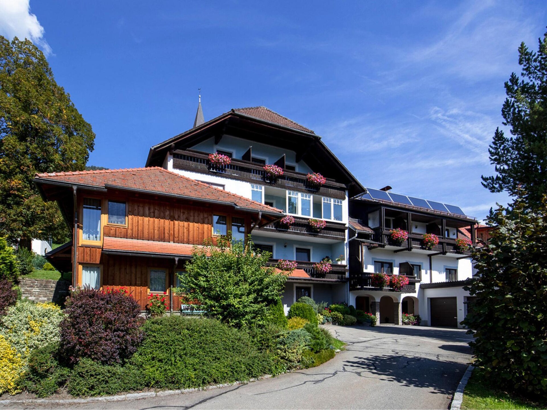 Zonnig familie-appartement in St. Georgen met sauna, zwembad en bergzicht - foto 1