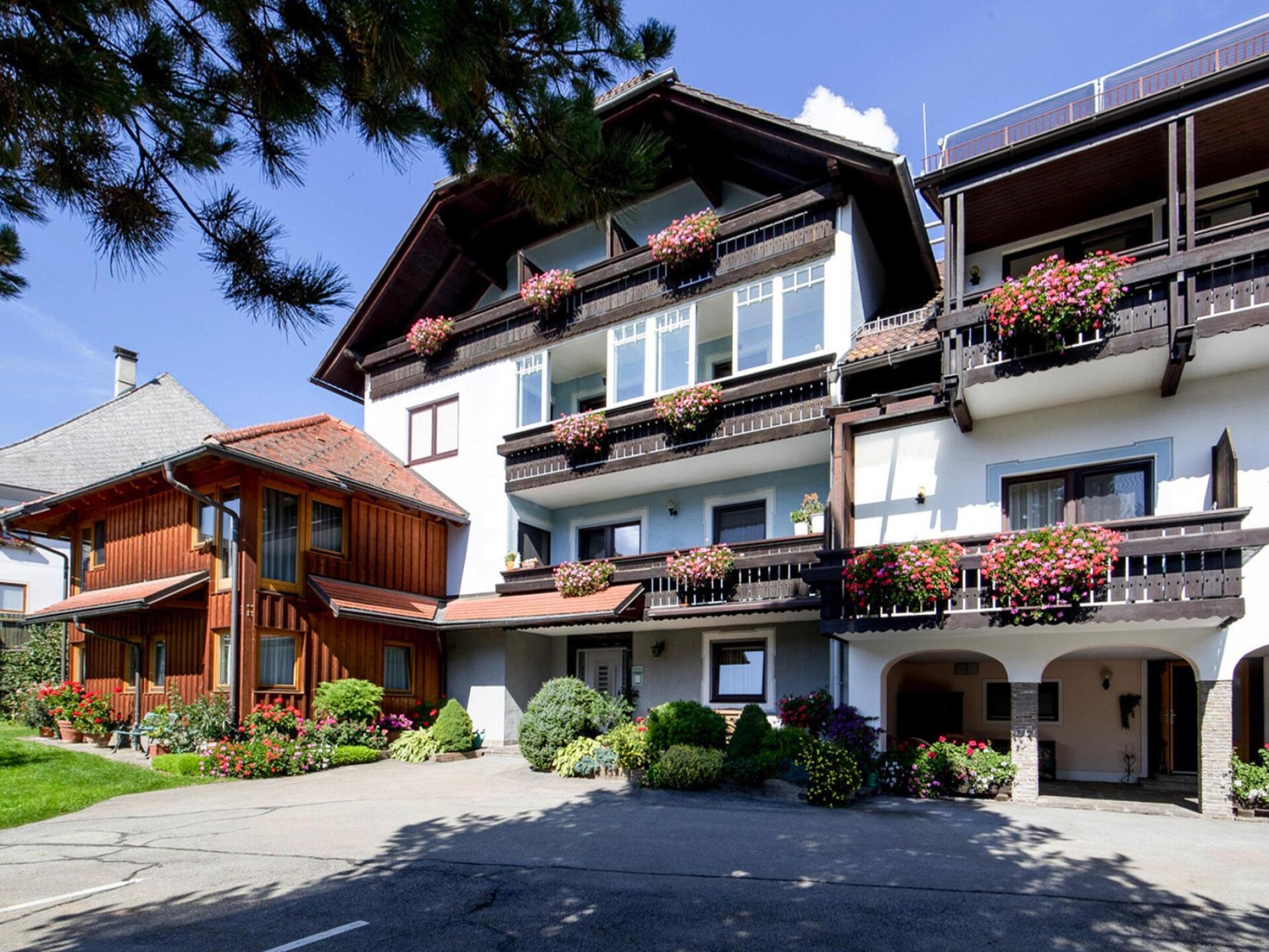 Zonnig familie-appartement in St. Georgen met sauna, zwembad en bergzicht - foto 9
