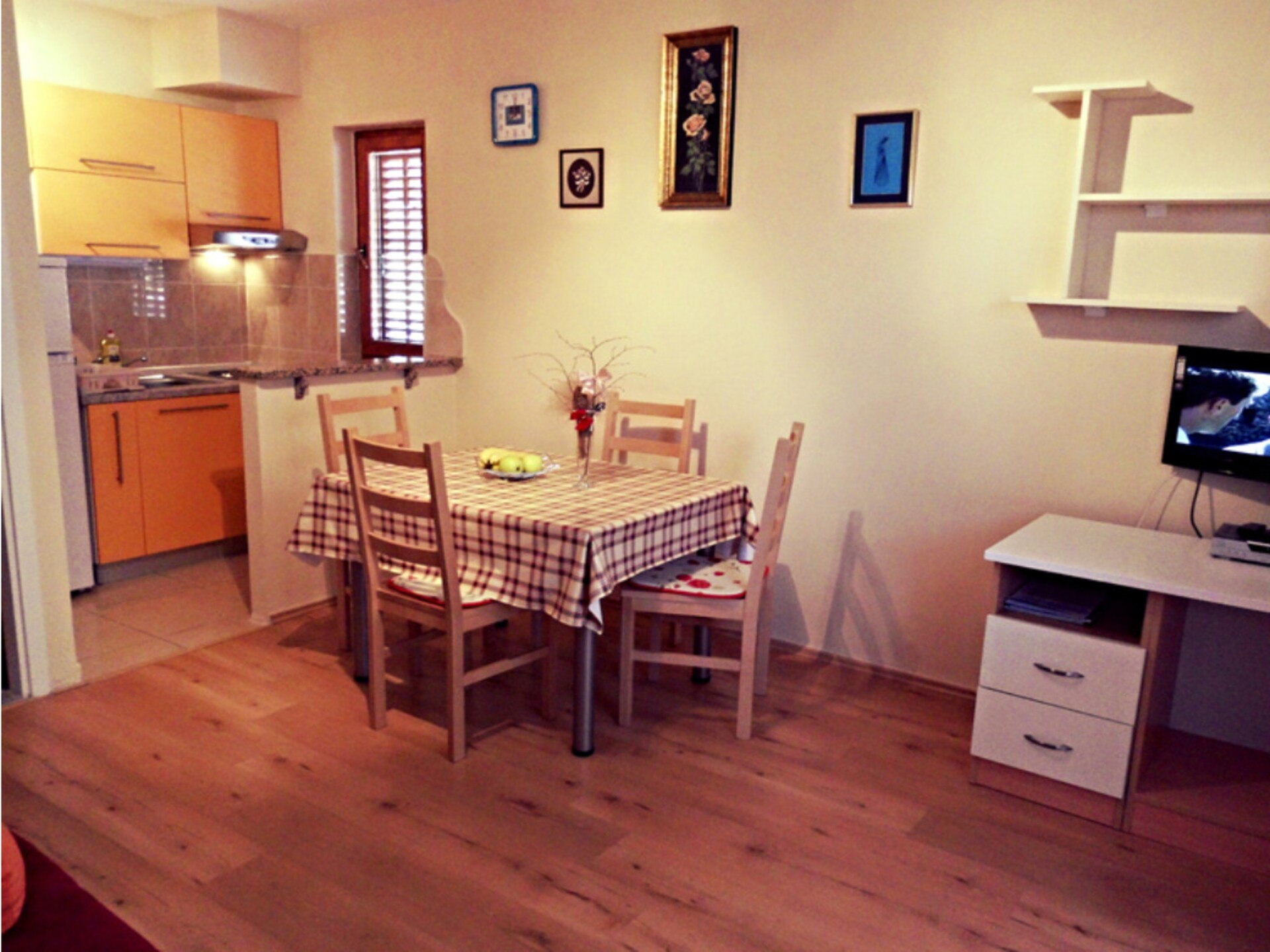 Aan zee: Comfortabel appartement in centrum Starigrad Paklenica - foto 5