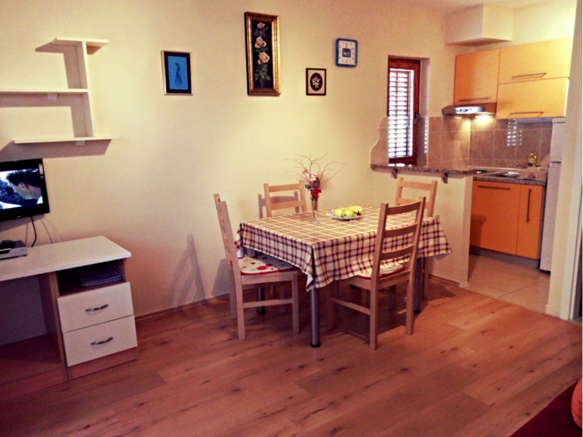 Aan zee: Comfortabel appartement in centrum Starigrad Paklenica - foto 8