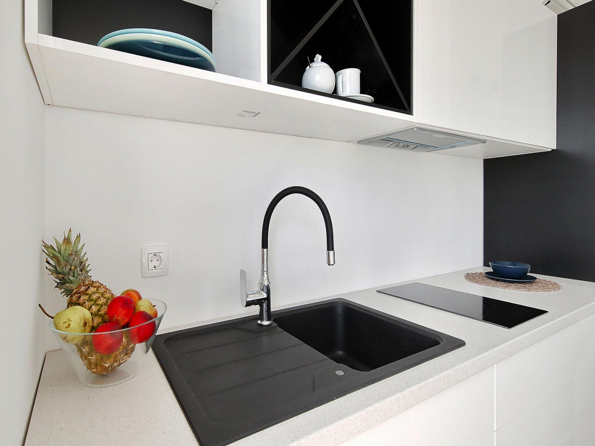 Licht appartement op 30 meter van zandstrand met zwembad op Ugljan - foto 15