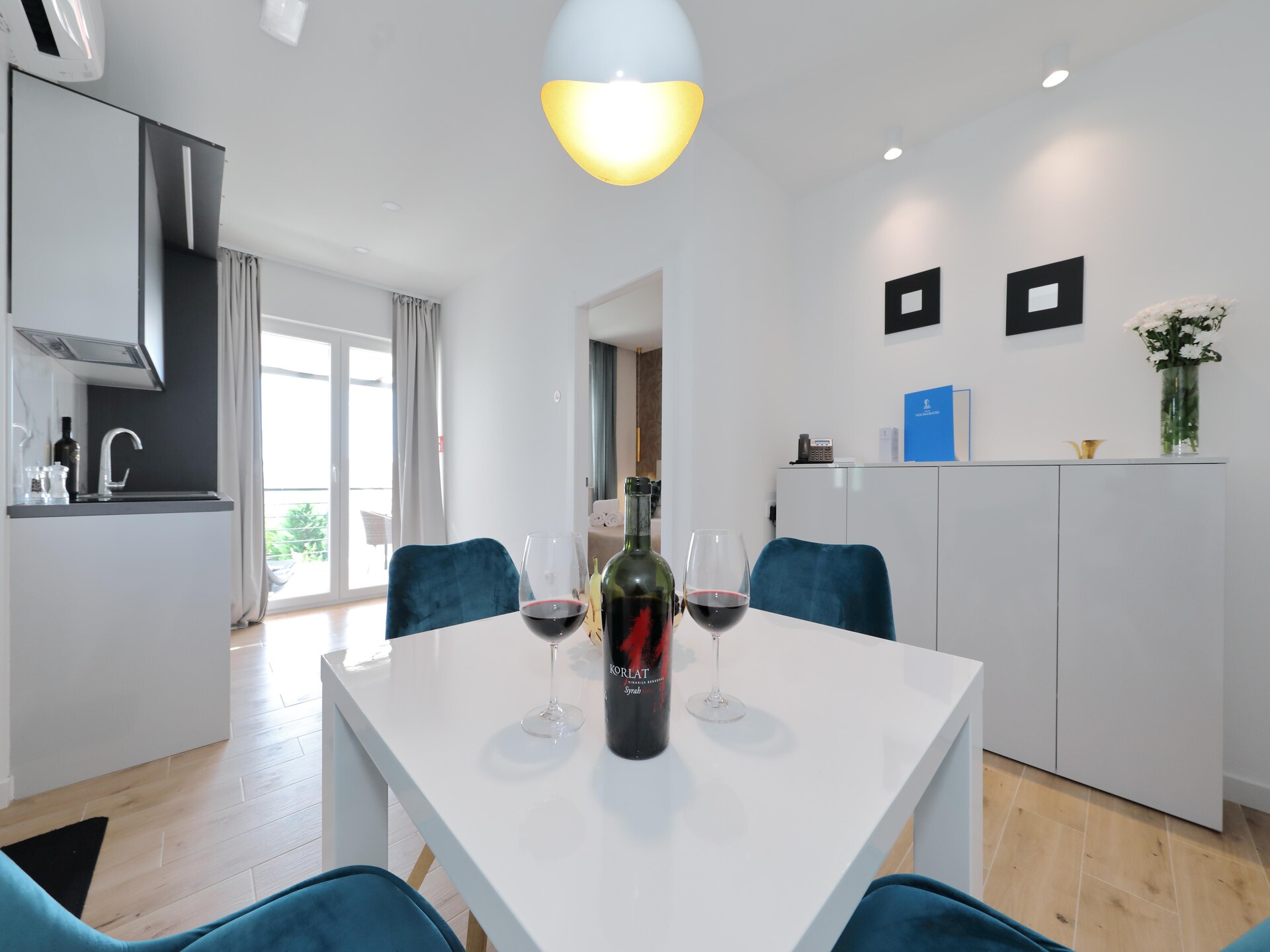 Licht appartement op 30 meter van zandstrand met zwembad op Ugljan - foto 16
