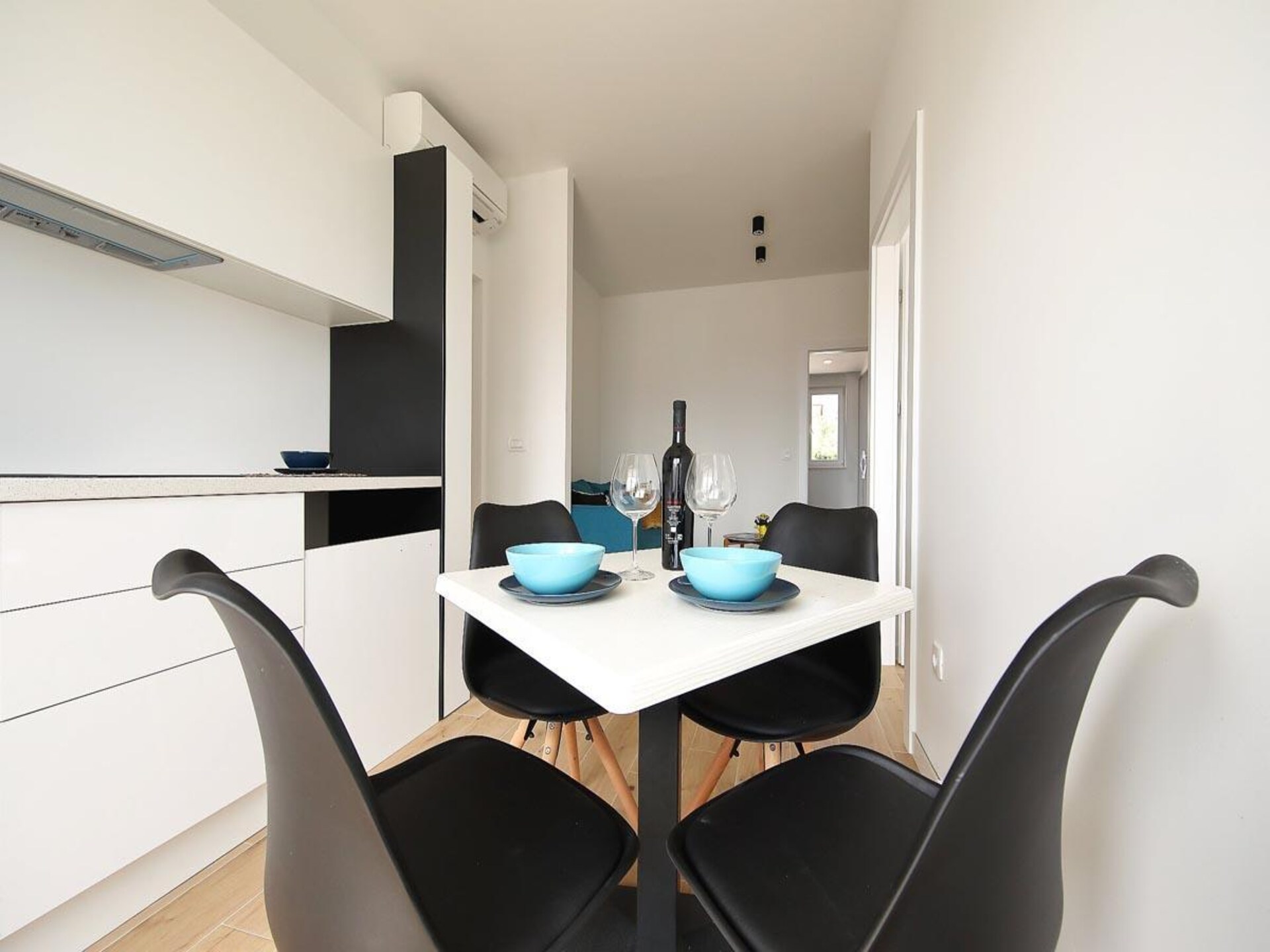 Licht appartement op 30 meter van zandstrand met zwembad op Ugljan - foto 13