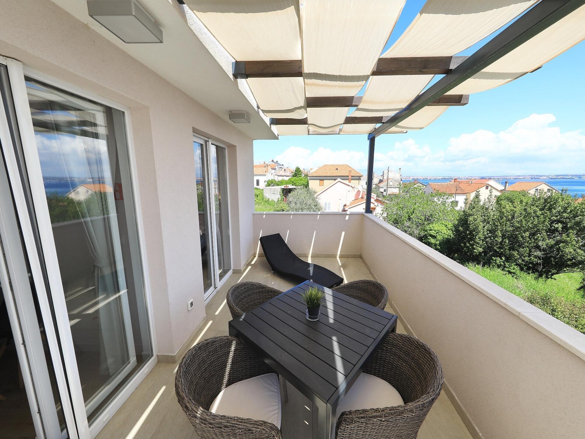 Licht appartement op 30 meter van zandstrand met zwembad op Ugljan - foto 48