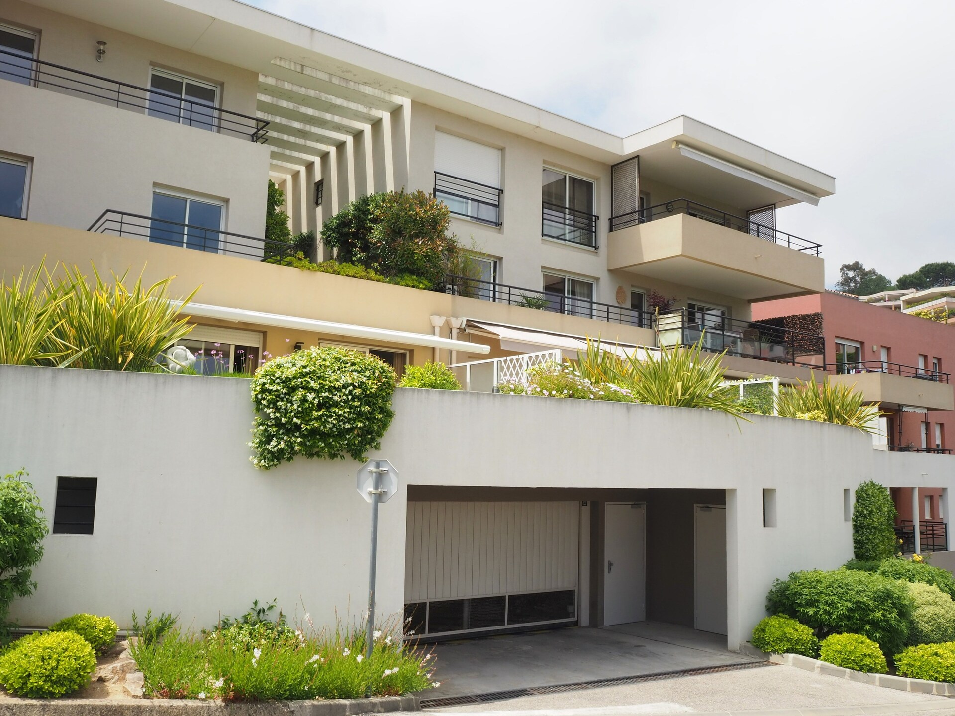Modern appartement met panoramisch zeezicht in Mandelieu-la-Napoule - foto 15