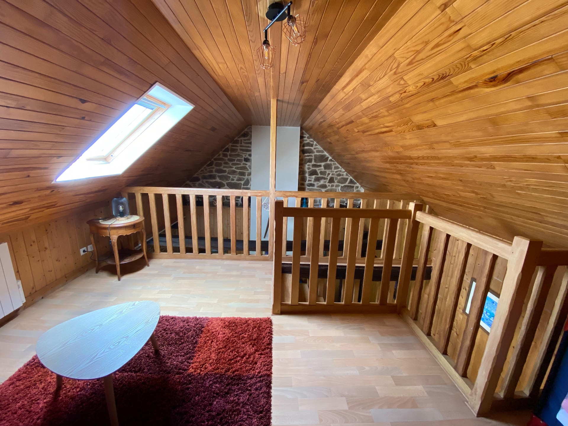 Ruim natuurstenen vakantiehuis met omheinde tuin bij Plogonnec - foto 12
