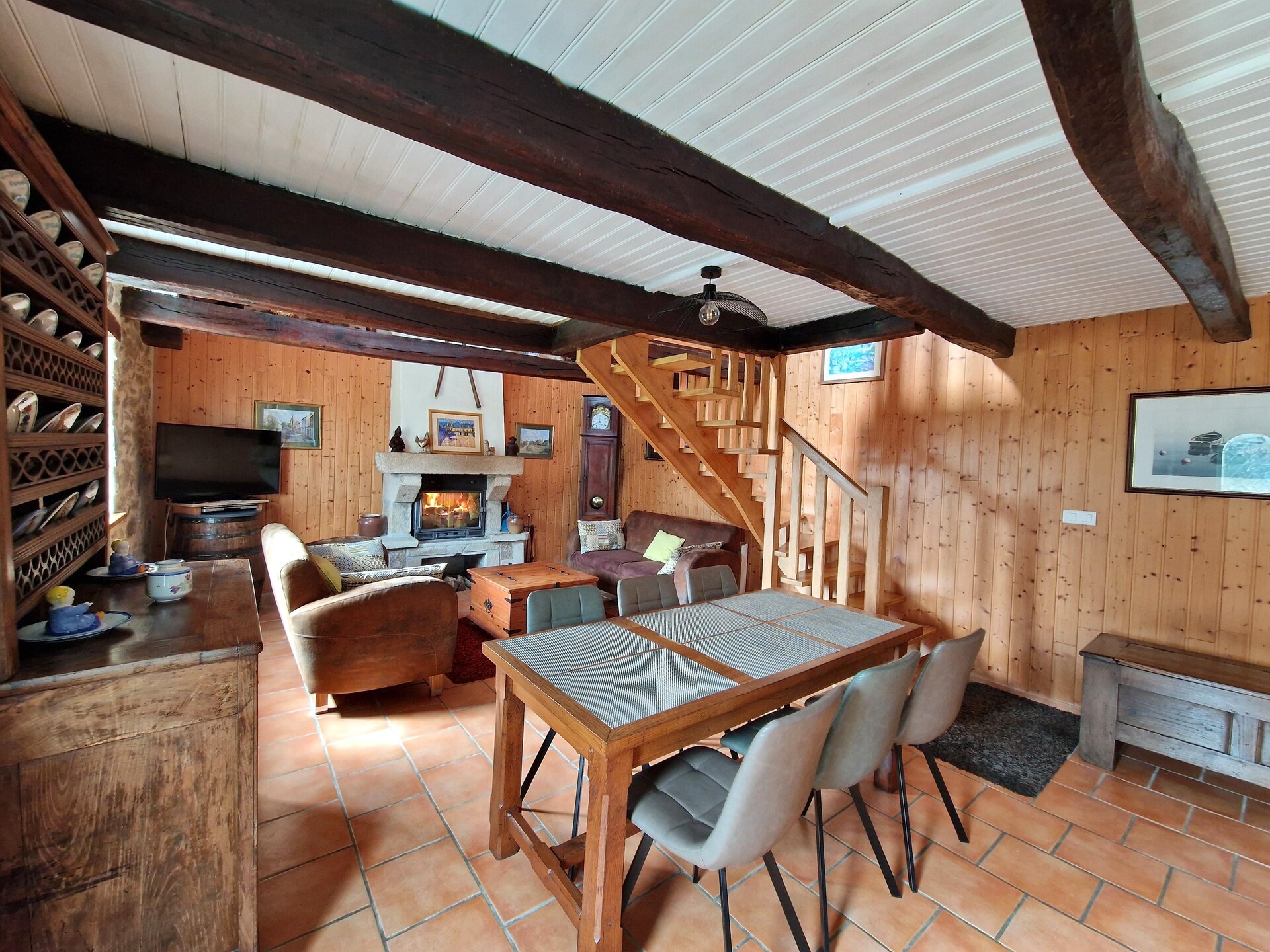 Ruim natuurstenen vakantiehuis met omheinde tuin bij Plogonnec - foto 4