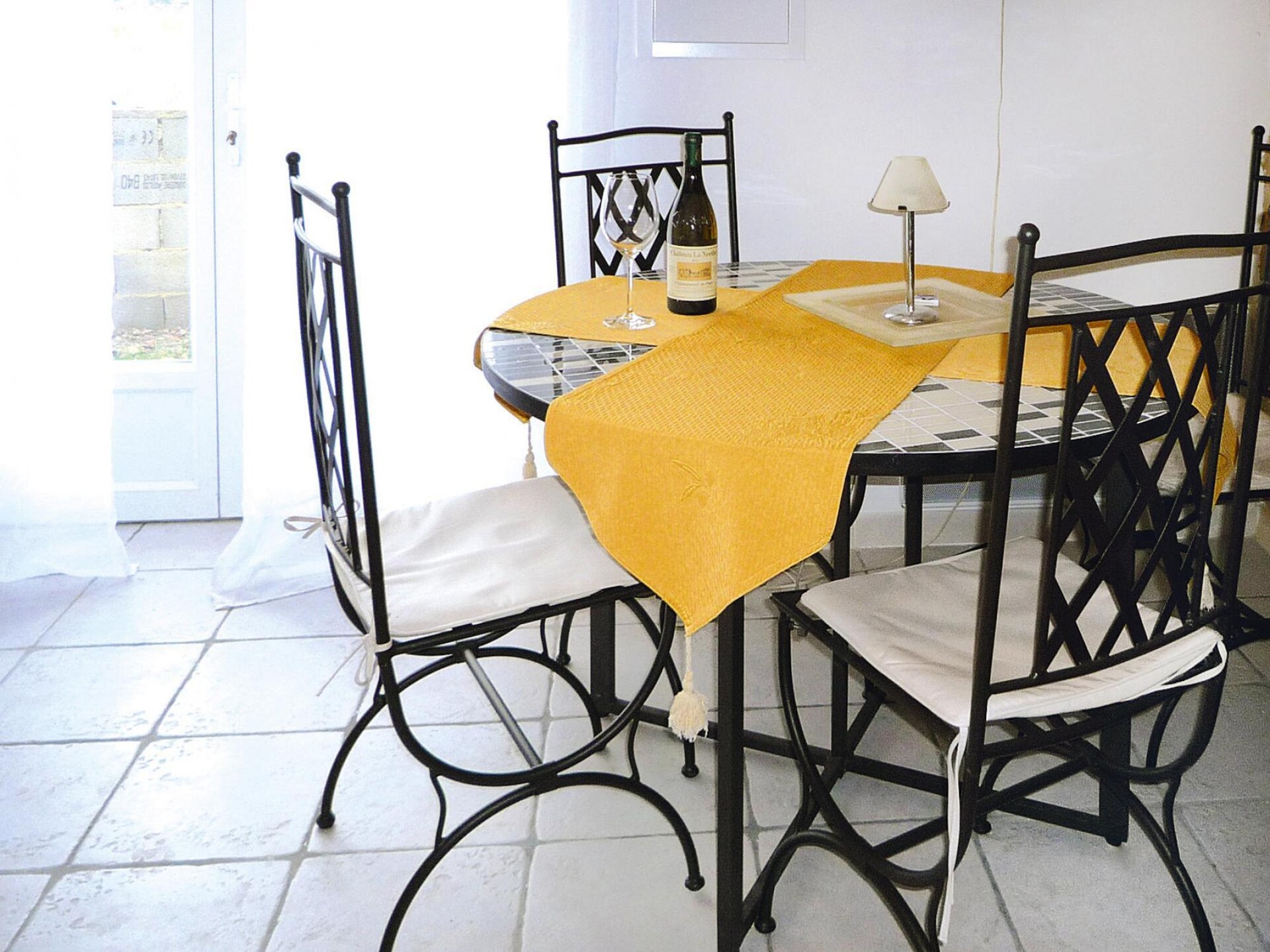 Romantisch appartement bij golfbaan met zwembad in Caderousse - foto 7