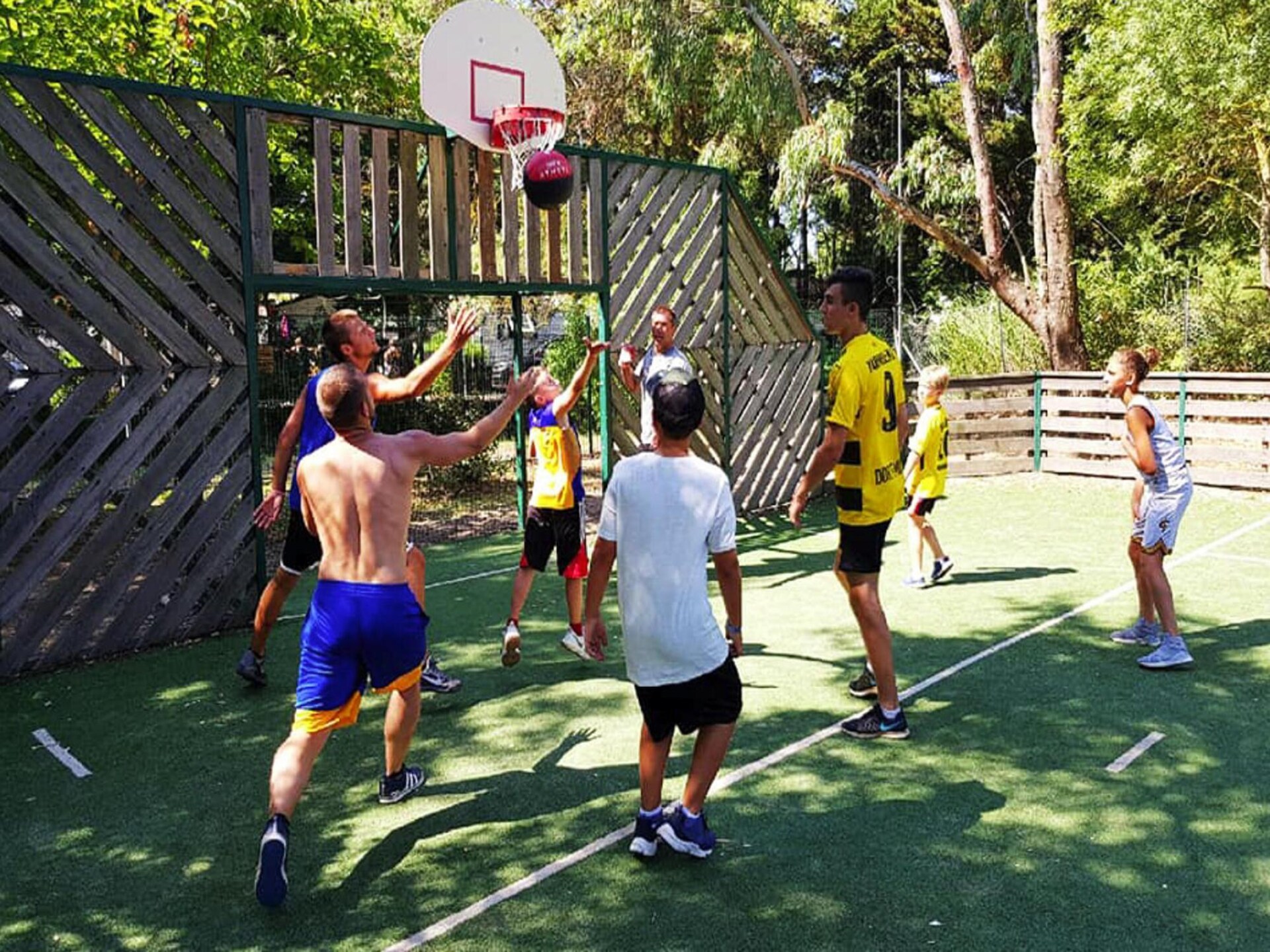 Stacaravan met airco, zwembad en terras op 1,8 km van het strand in Vias-Plage - foto 14
