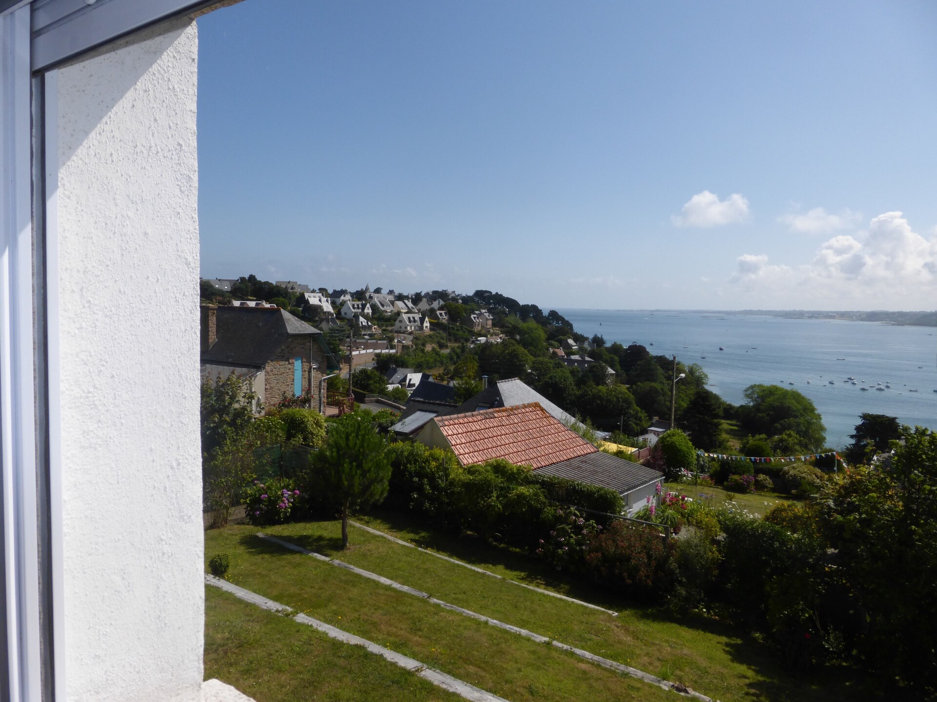 Vrijstaand vakantiehuis met zeezicht en tuin nabij het strand van Perros-Guirec - foto 23