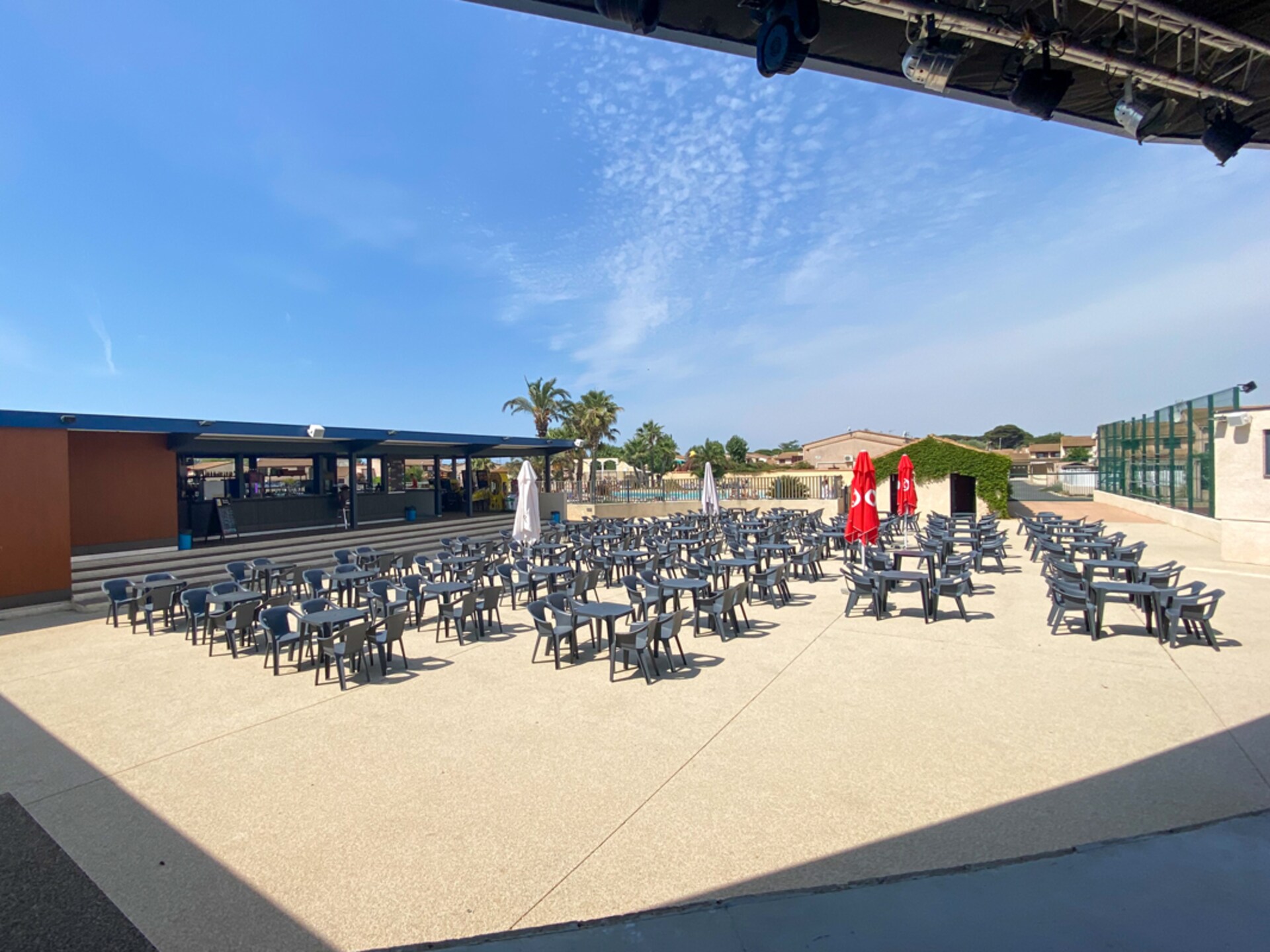 Zonovergoten vakantiehuis nabij strand met zwembaden in Portiragnes - foto 21