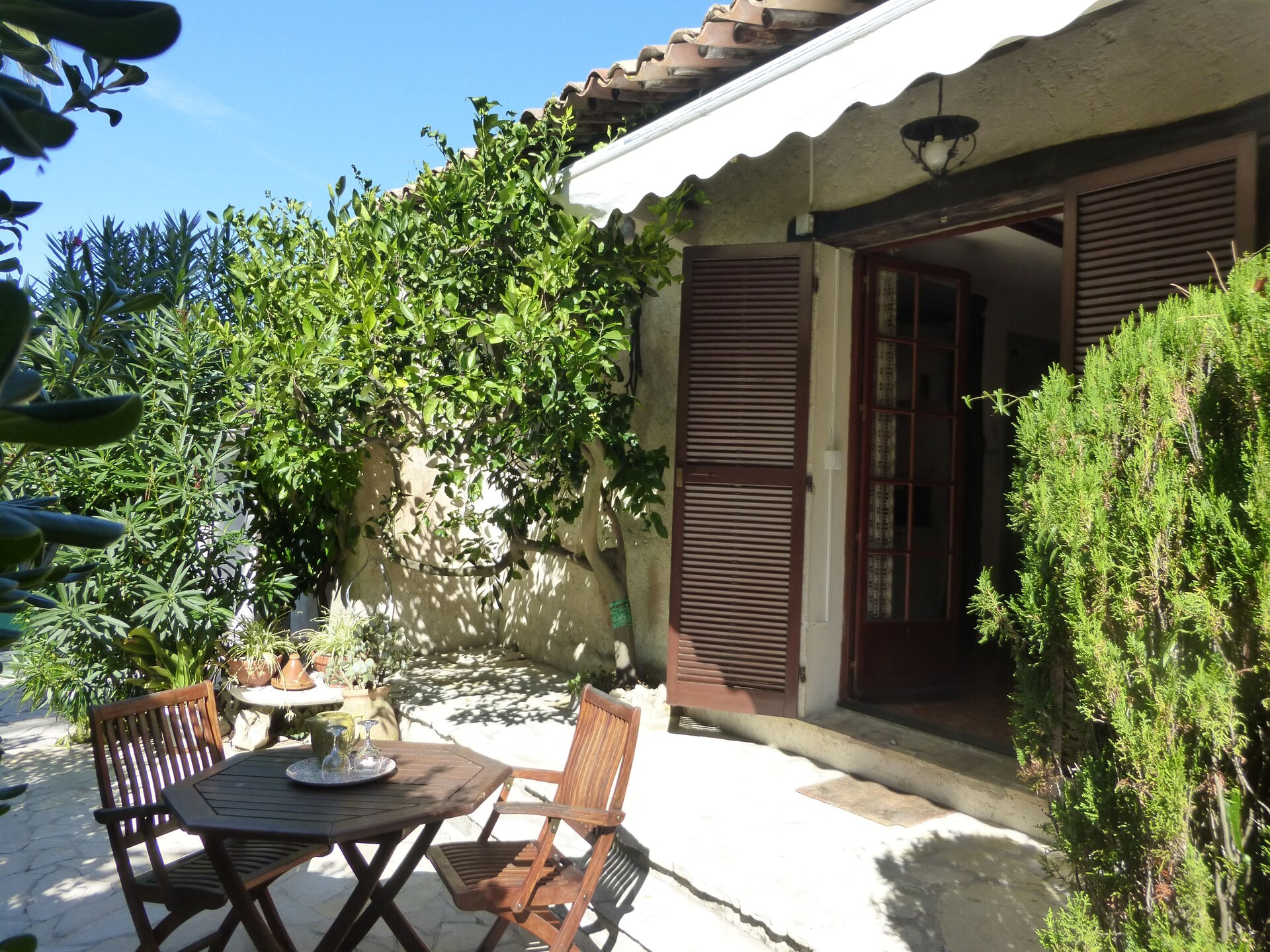 Knus vakantiehuis met tuin bij Cagnes-sur-Mer, 10 minuten van het strand - foto 1