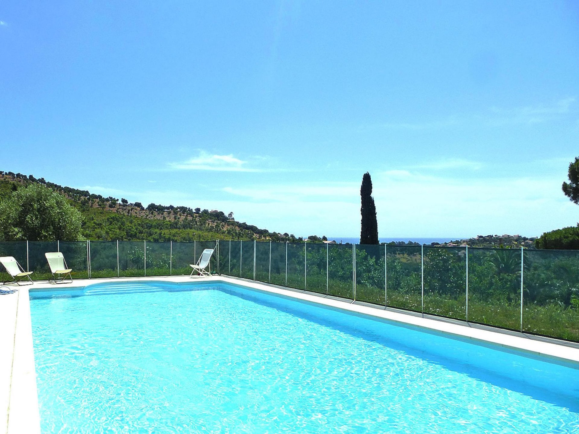 Sfeervol vakantiehuis in Roquebrune-sur-Argens met panoramisch uitzicht - foto 2