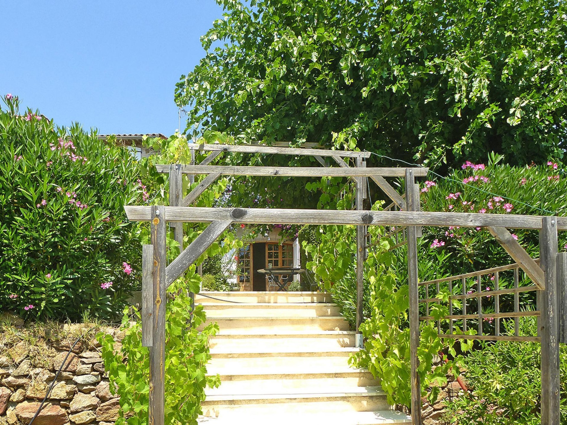 Sfeervol vakantiehuis in Roquebrune-sur-Argens met panoramisch uitzicht - foto 11