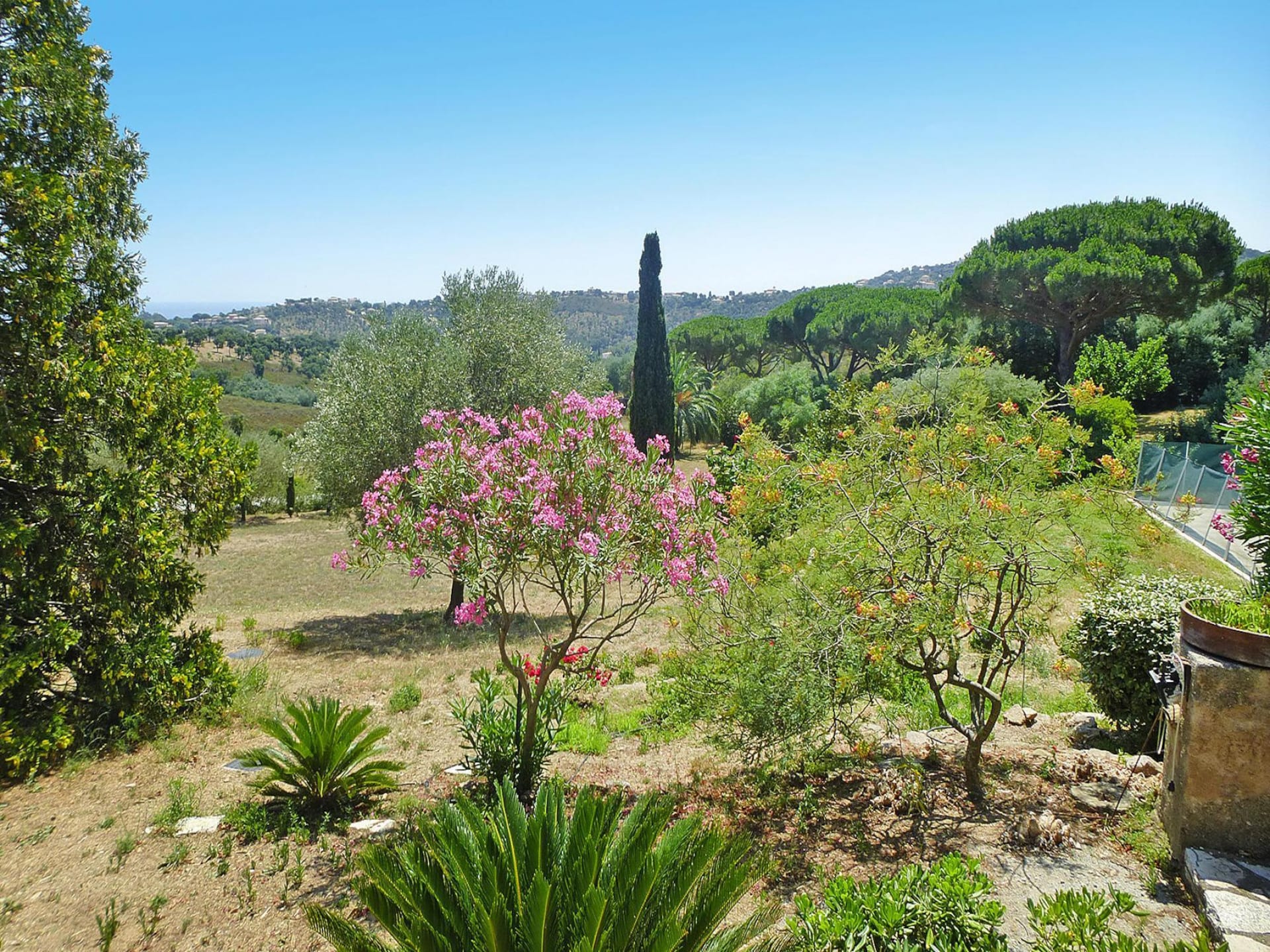 Sfeervol vakantiehuis in Roquebrune-sur-Argens met panoramisch uitzicht - foto 15