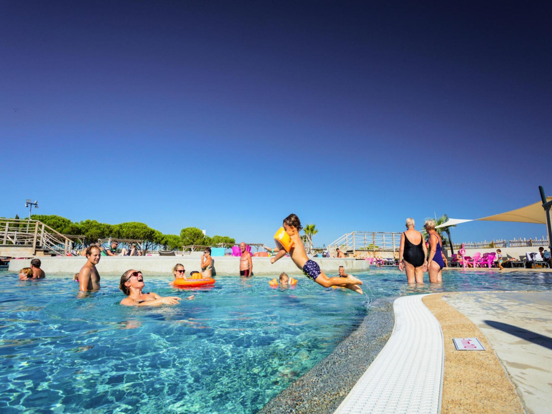 Zonnige stacaravan met waterpark vlakbij Valras-Plage - foto 7