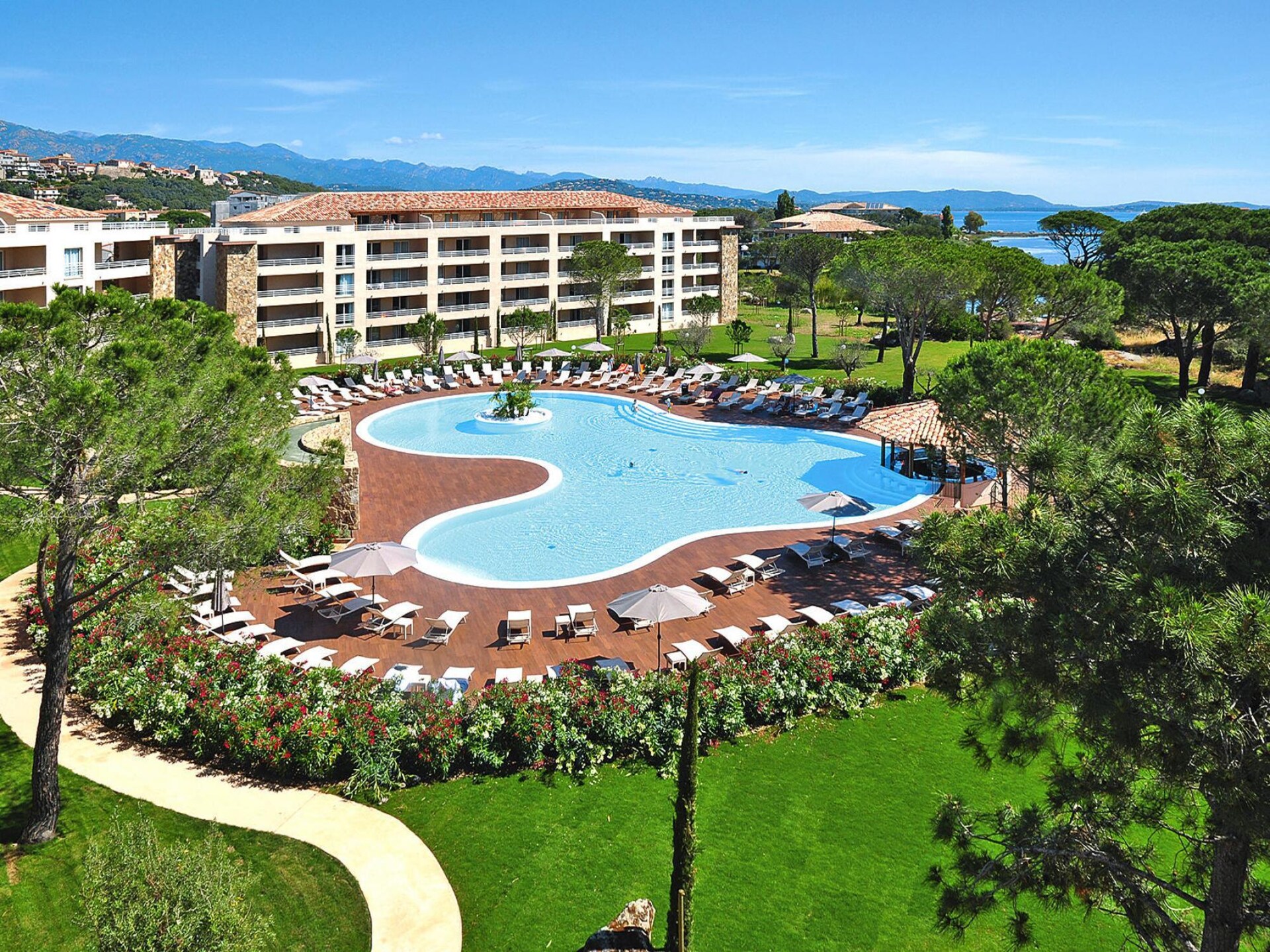 Modern appartement op vakantiepark bij Porto-Vecchio met zwembad en panoramisch uitzicht - foto 6