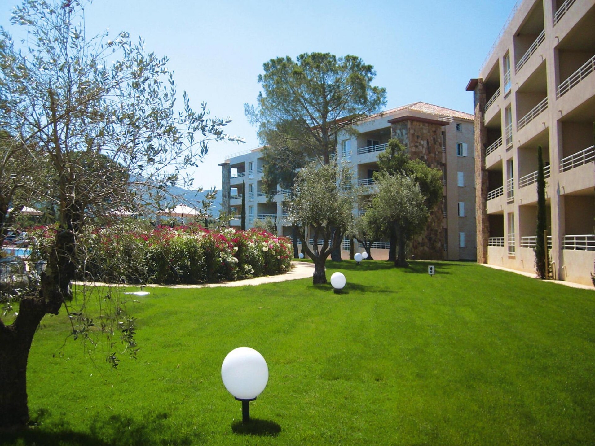 Modern appartement op vakantiepark bij Porto-Vecchio met zwembad en panoramisch uitzicht - foto 29