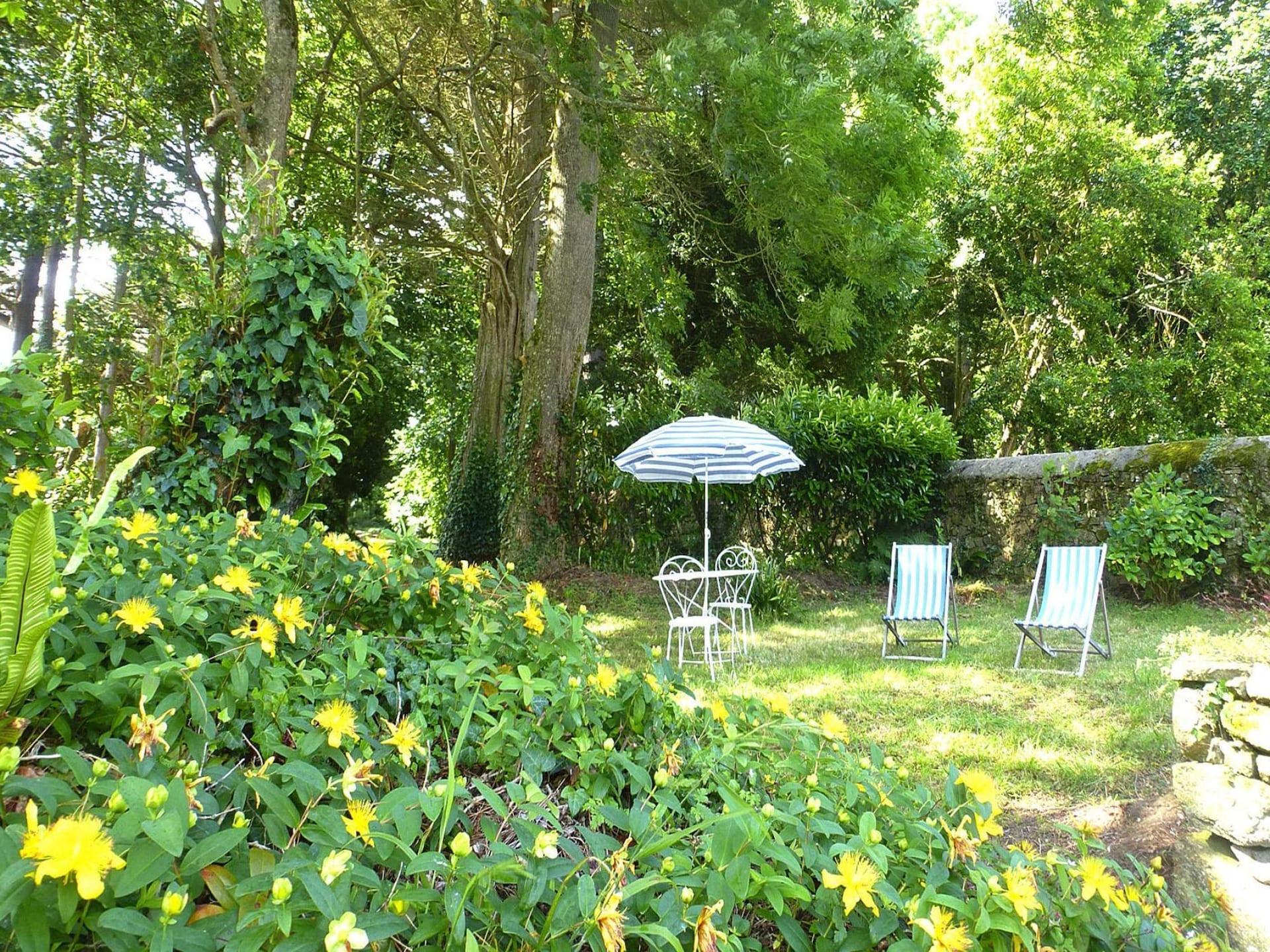 Sfeervol gerenoveerd stenen vakantiehuis in Plougrescant - foto 13