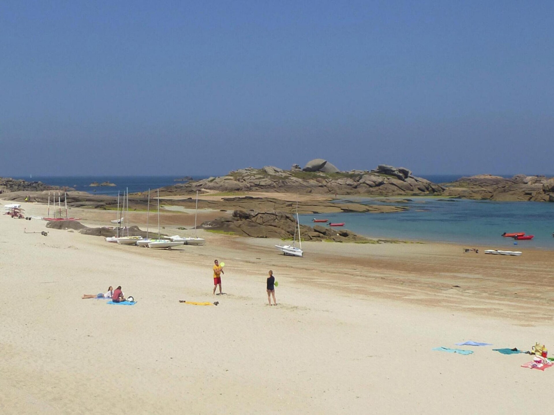 Knus vakantiehuisje nabij de kust van Lanmodez, op 700m van het strand - foto 9
