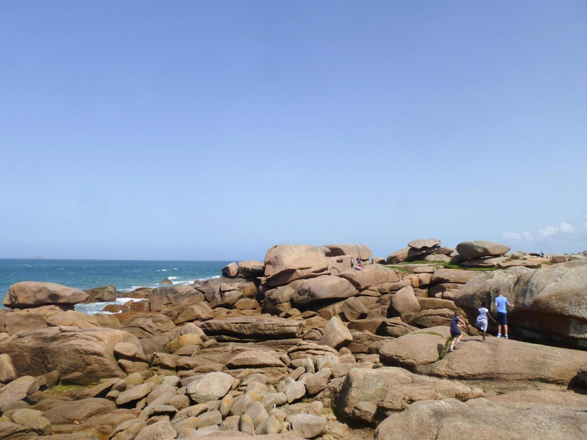 Knus vakantiehuisje nabij de kust van Lanmodez, op 700m van het strand - foto 10