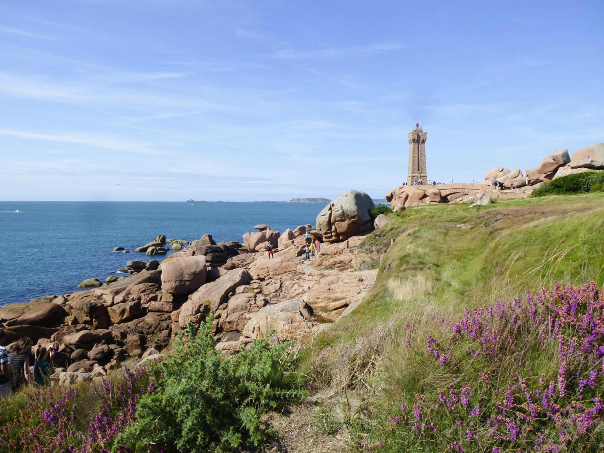 Knus vakantiehuisje nabij de kust van Lanmodez, op 700m van het strand - foto 15