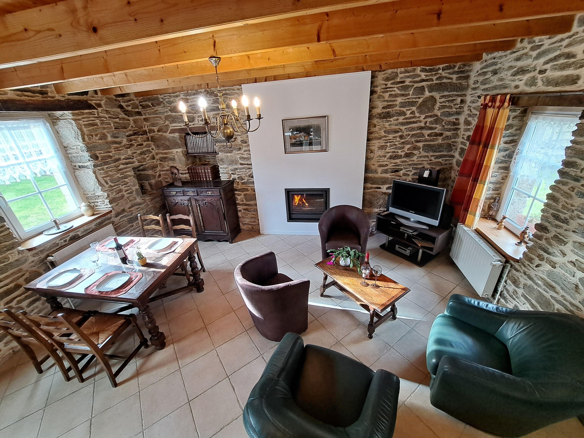 Sfeervol Bretons stenen huis met open haard in Plouénan - foto 8