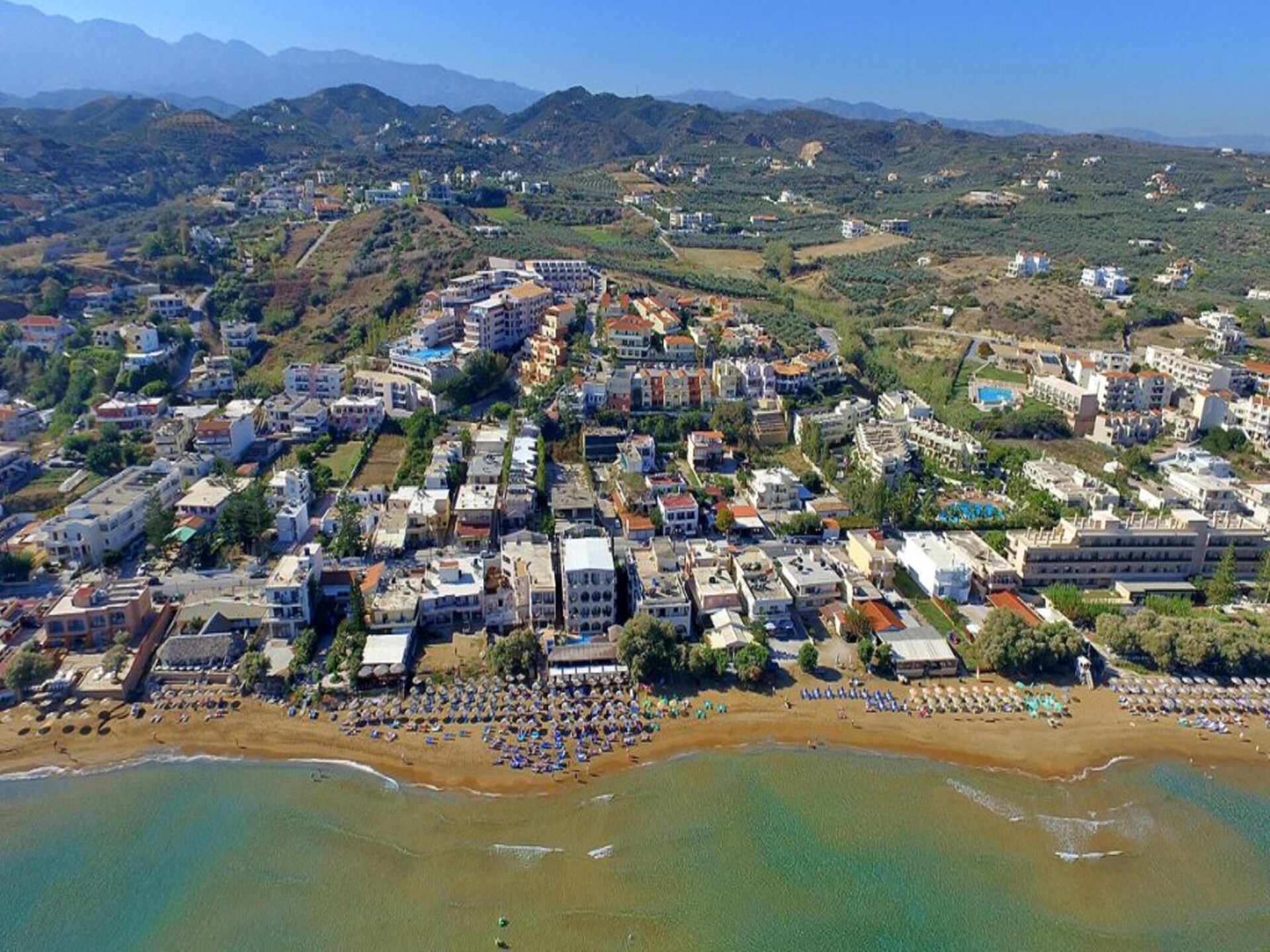Ruim vakantiehuis in Stalos met panoramisch zeezicht en gedeeld zwembad - foto 16