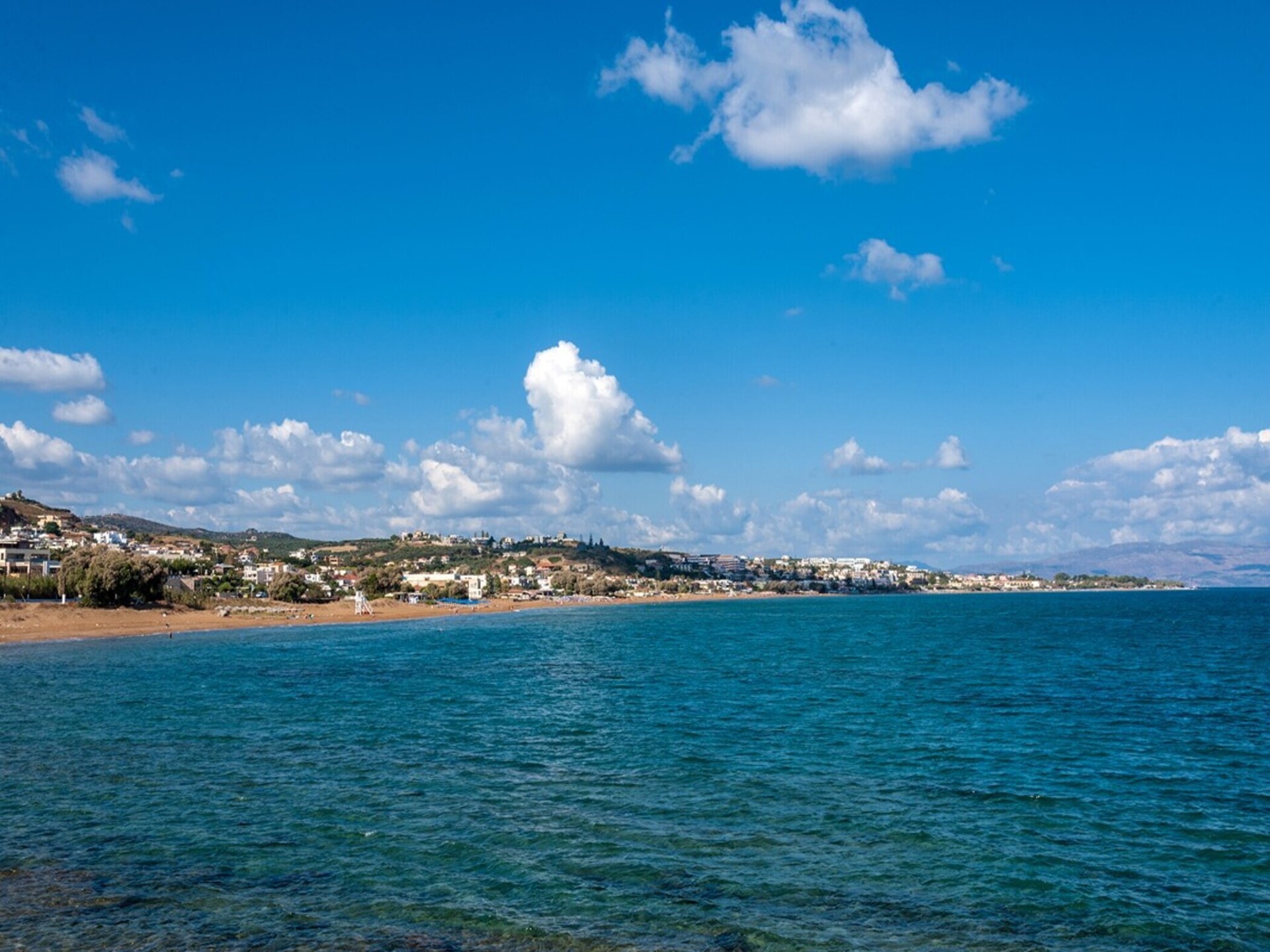 Ruim vakantiehuis in Stalos met panoramisch zeezicht en gedeeld zwembad - foto 18