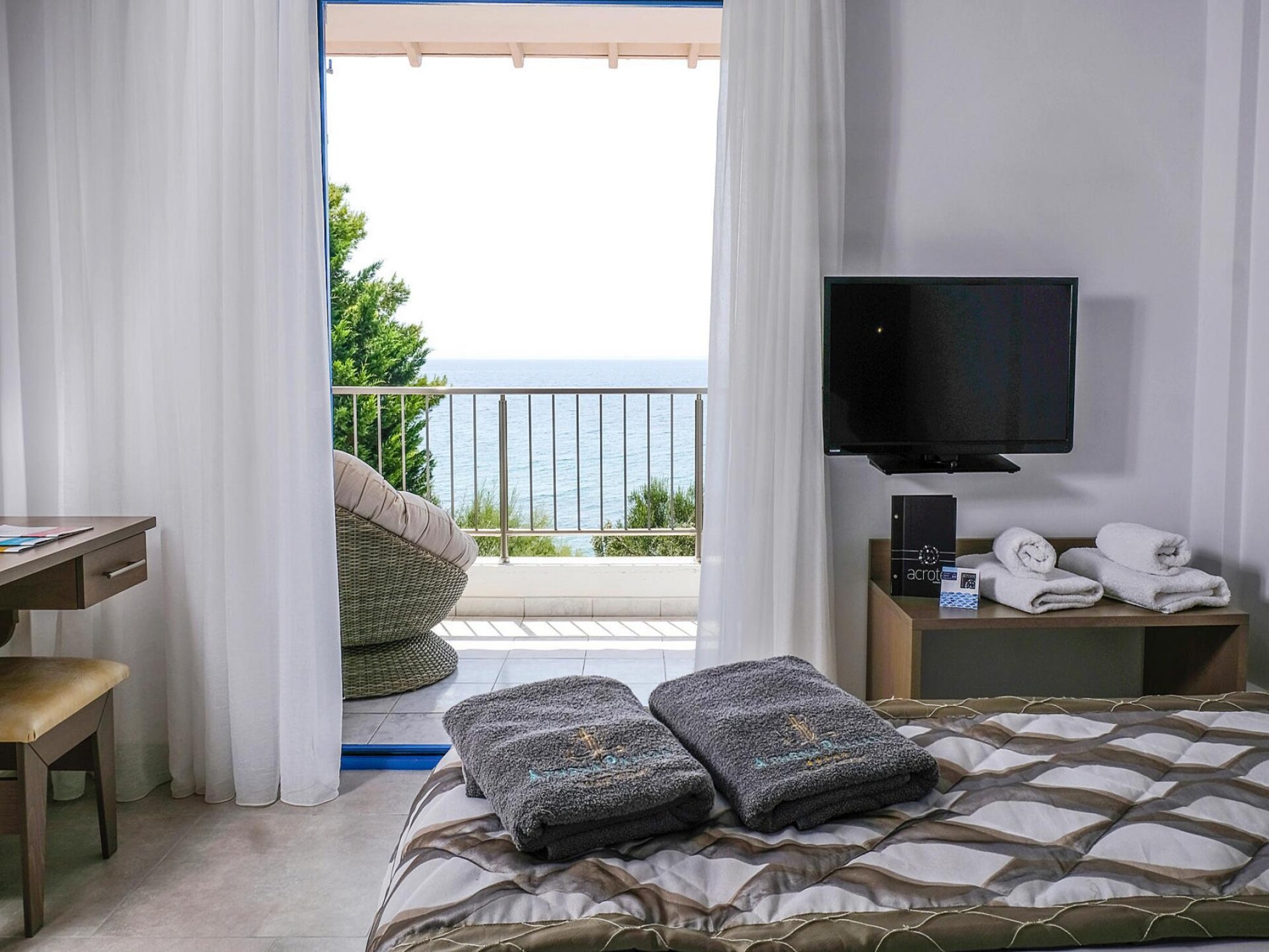 Maisonette aan Elia Beach met zwembad en privéstrand - foto 10