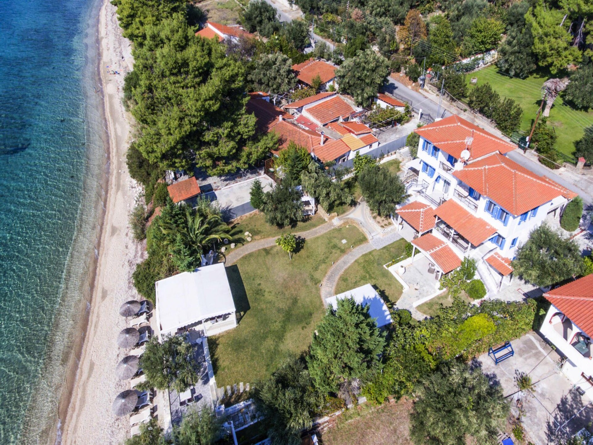 Maisonette aan Elia Beach met zwembad en privéstrand - foto 22