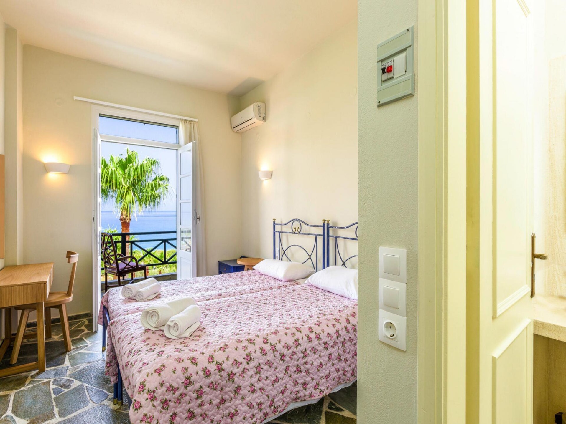 Villa Pyrgos: Ruim vakantiehuis met privézwembad op 200m van het strand - foto 5