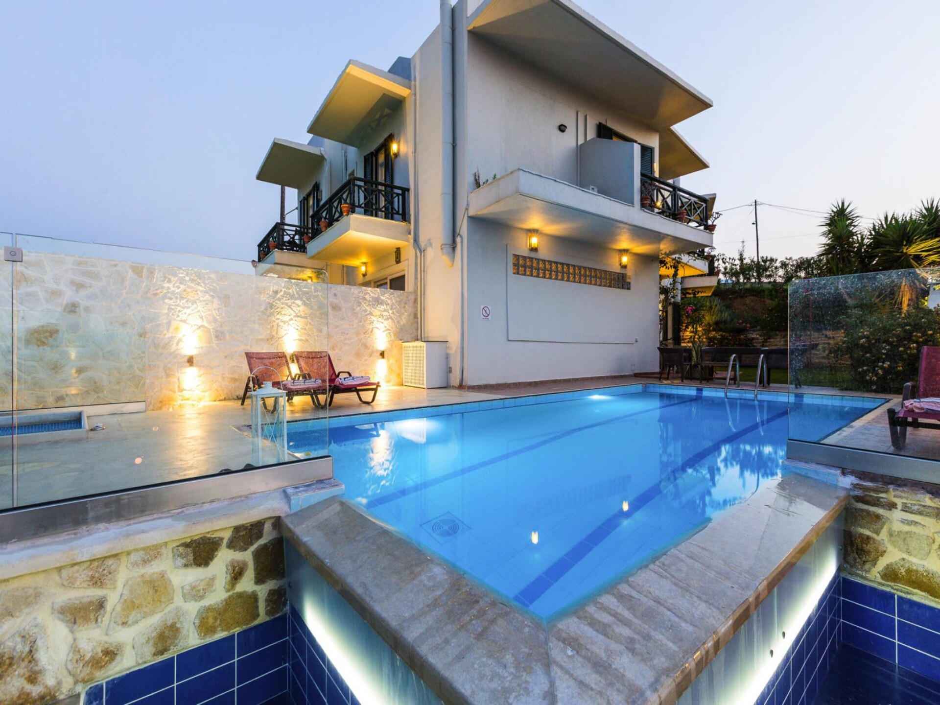 Villa Pyrgos: Ruim vakantiehuis met privézwembad op 200m van het strand - foto 1