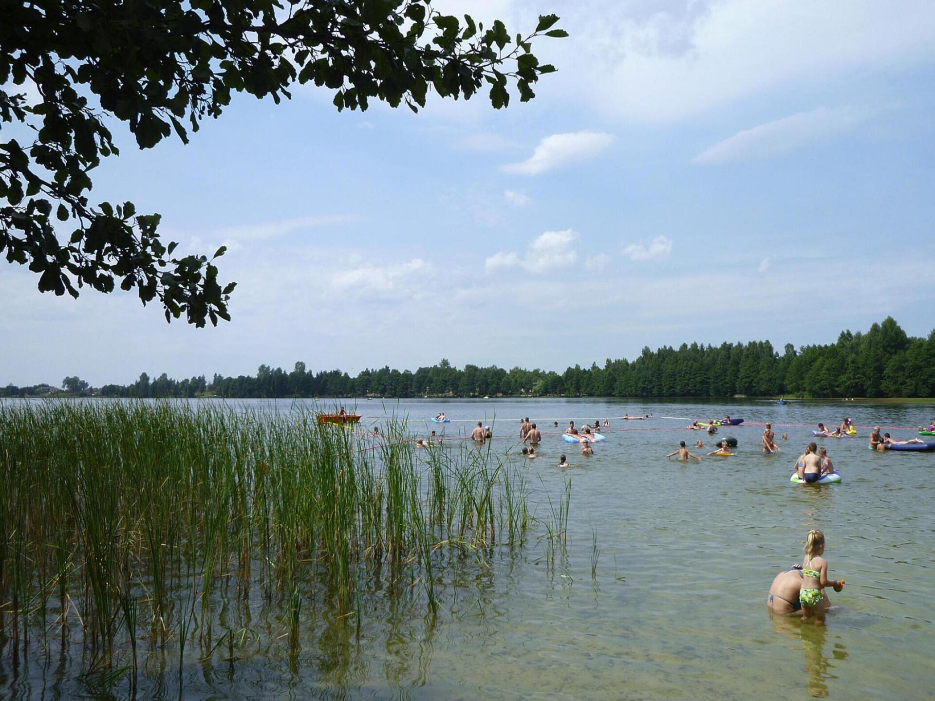 Knus houten vakantiehuis met open haard en tuin nabij meer in Dobrogoszcz - foto 19