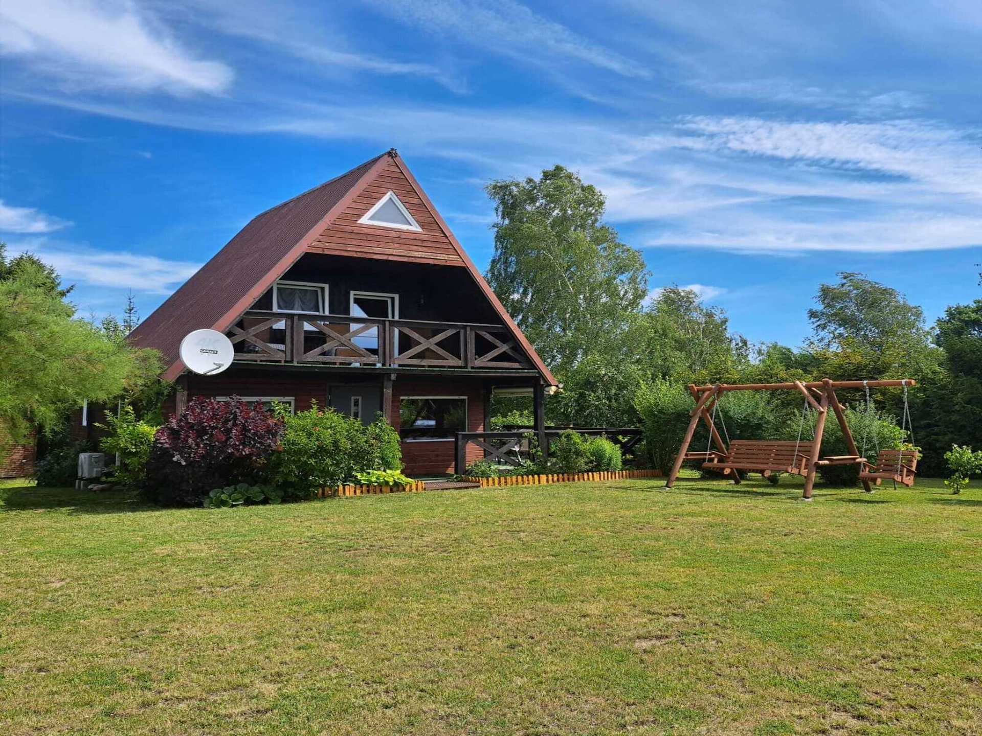 Knus houten vakantiehuis met open haard en tuin nabij meer in Dobrogoszcz - foto 2