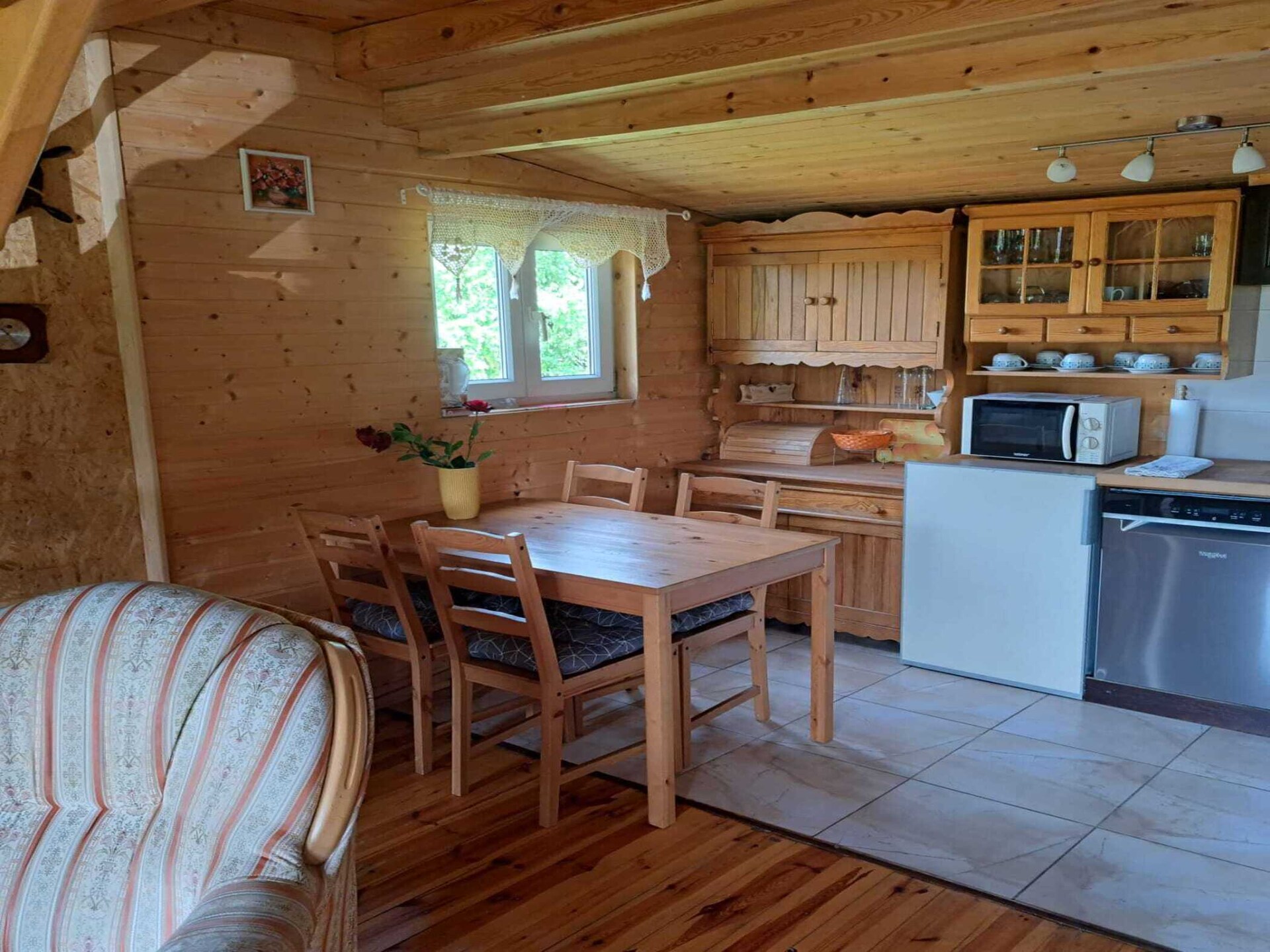 Knus houten vakantiehuis met open haard en tuin nabij meer in Dobrogoszcz - foto 5