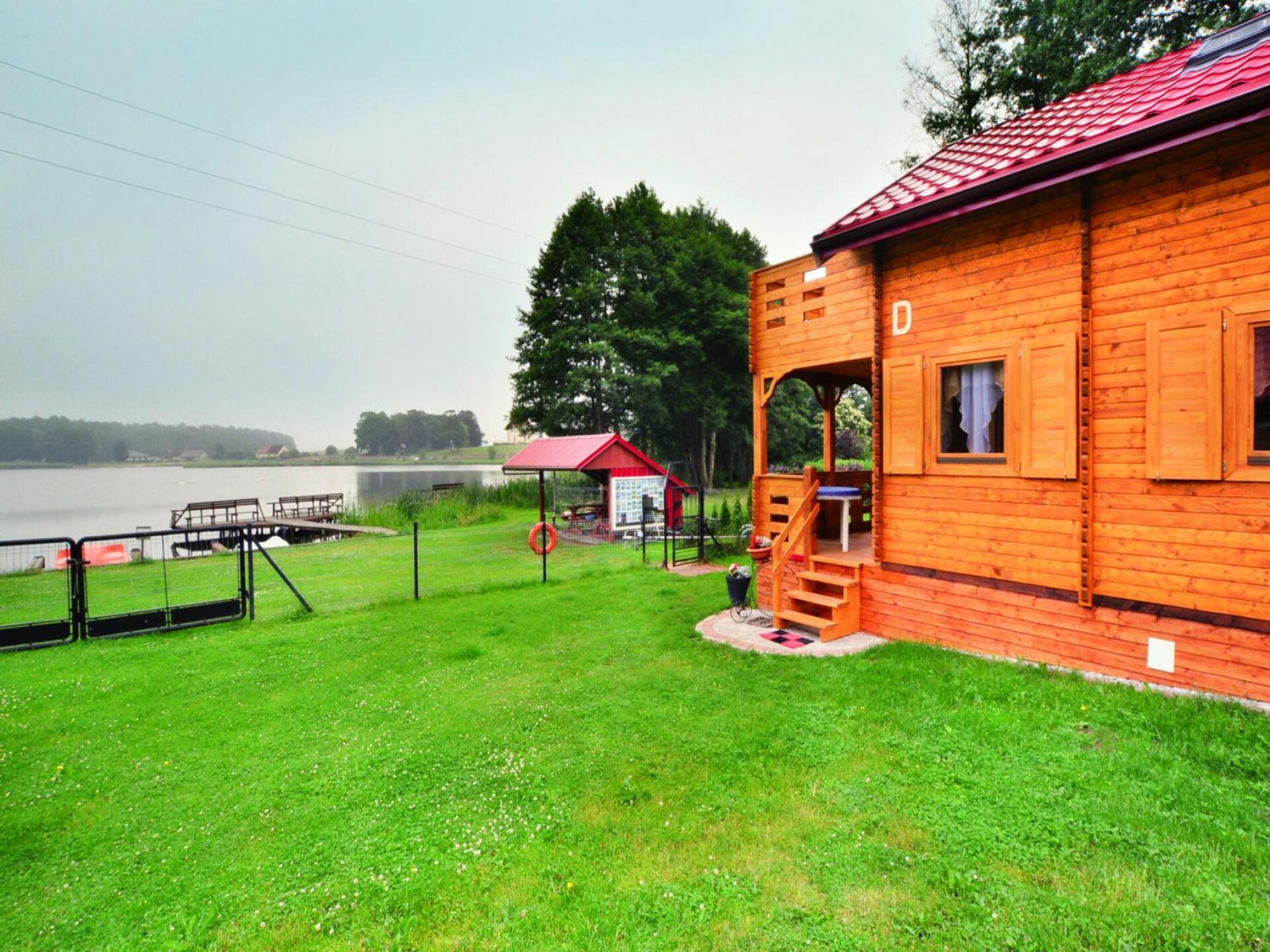 Houten vakantiehuis aan het Ostrowieckiemeer met privéstrand - foto 2