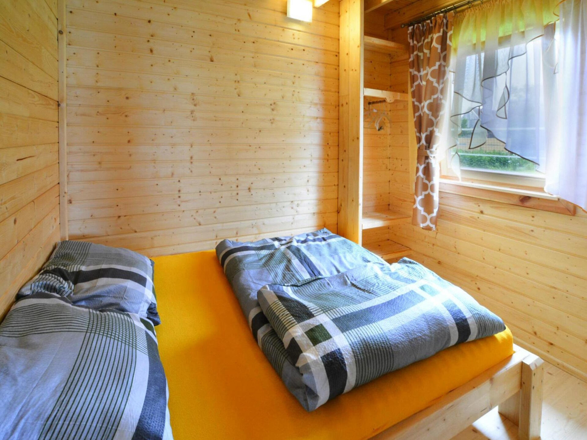 Houten vakantiehuis aan het Ostrowieckiemeer met privéstrand - foto 13