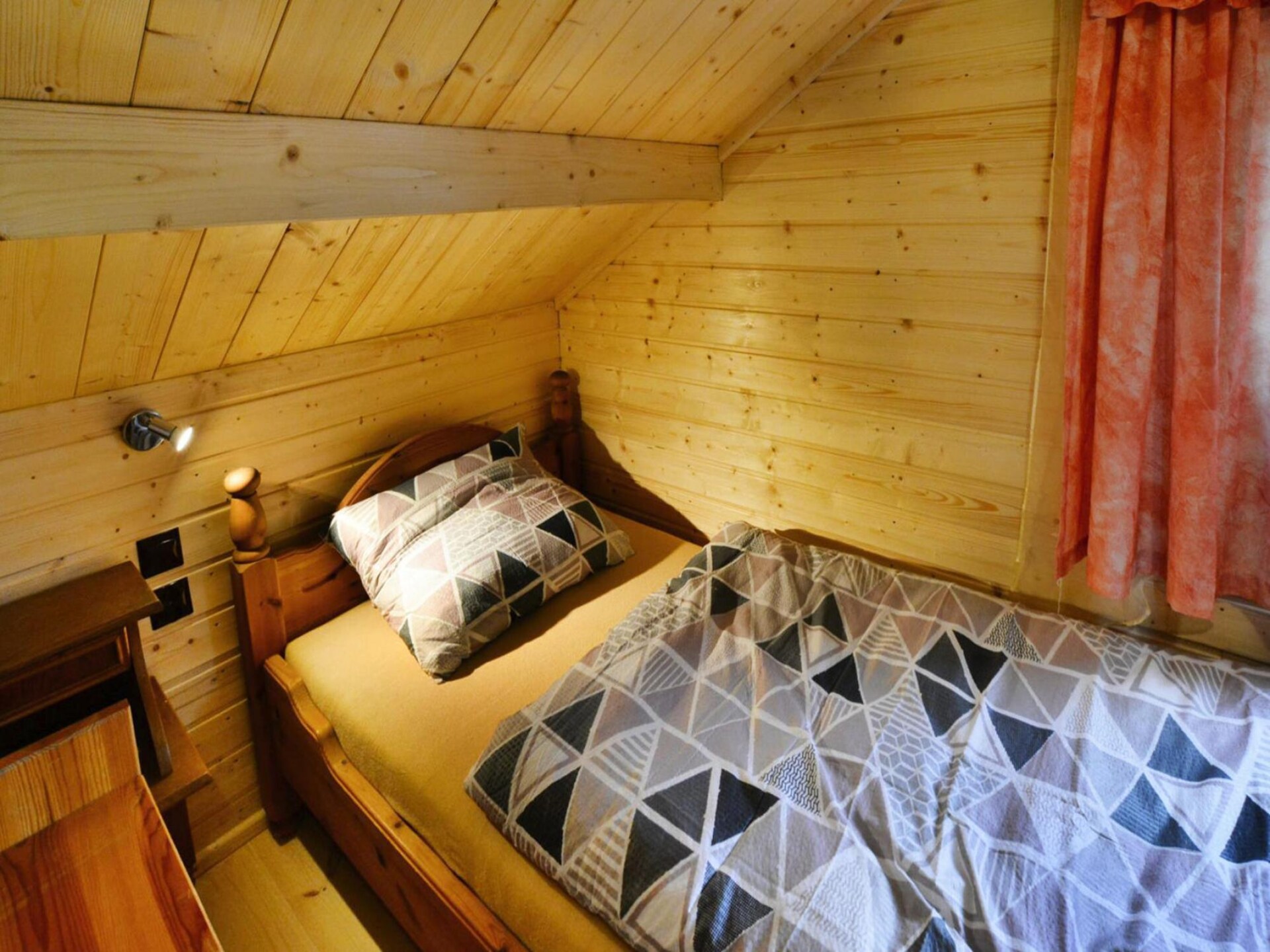 Houten vakantiehuis aan het Ostrowieckiemeer met privéstrand - foto 15