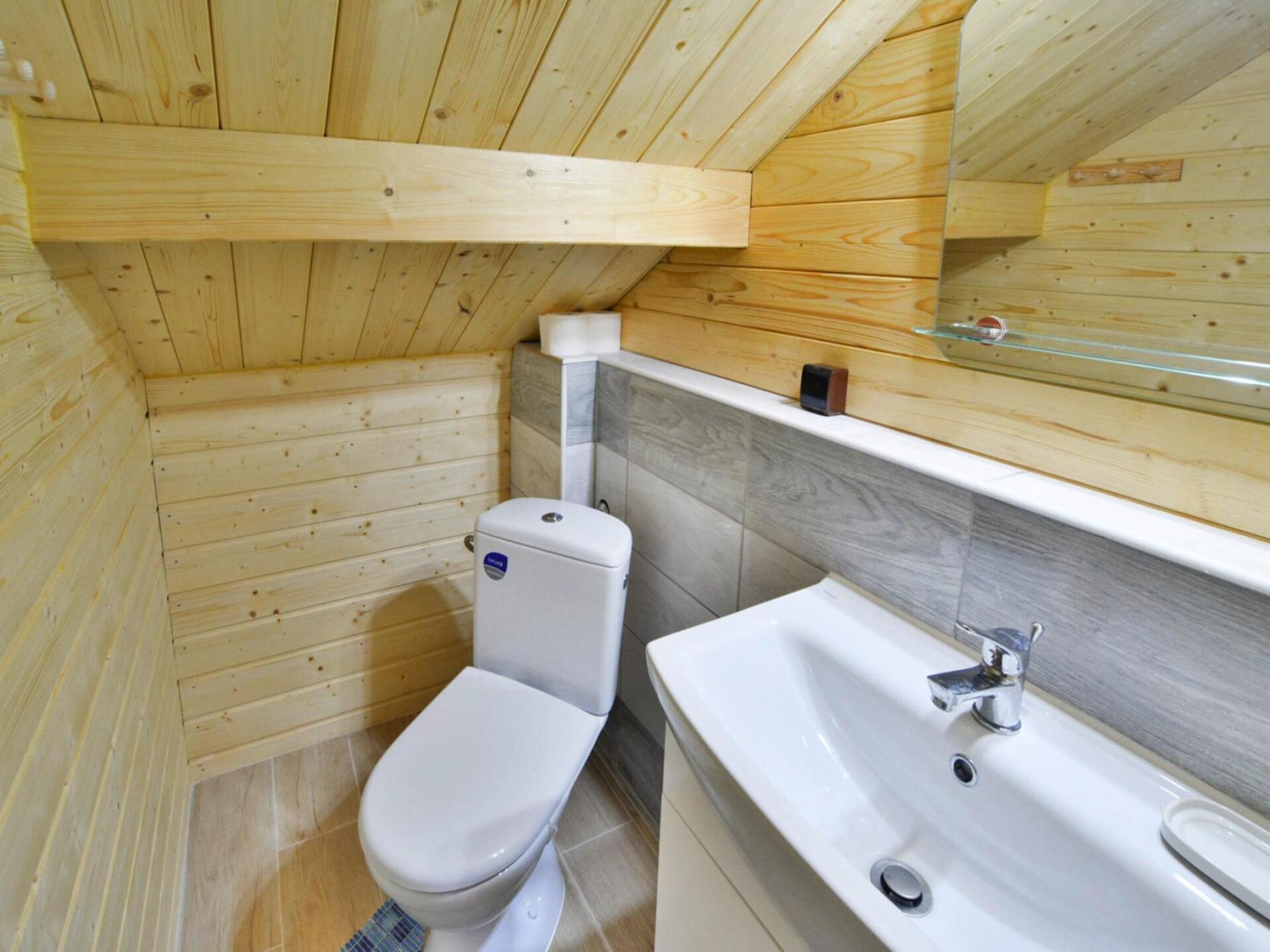 Houten vakantiehuis aan het Ostrowieckiemeer met privéstrand - foto 21