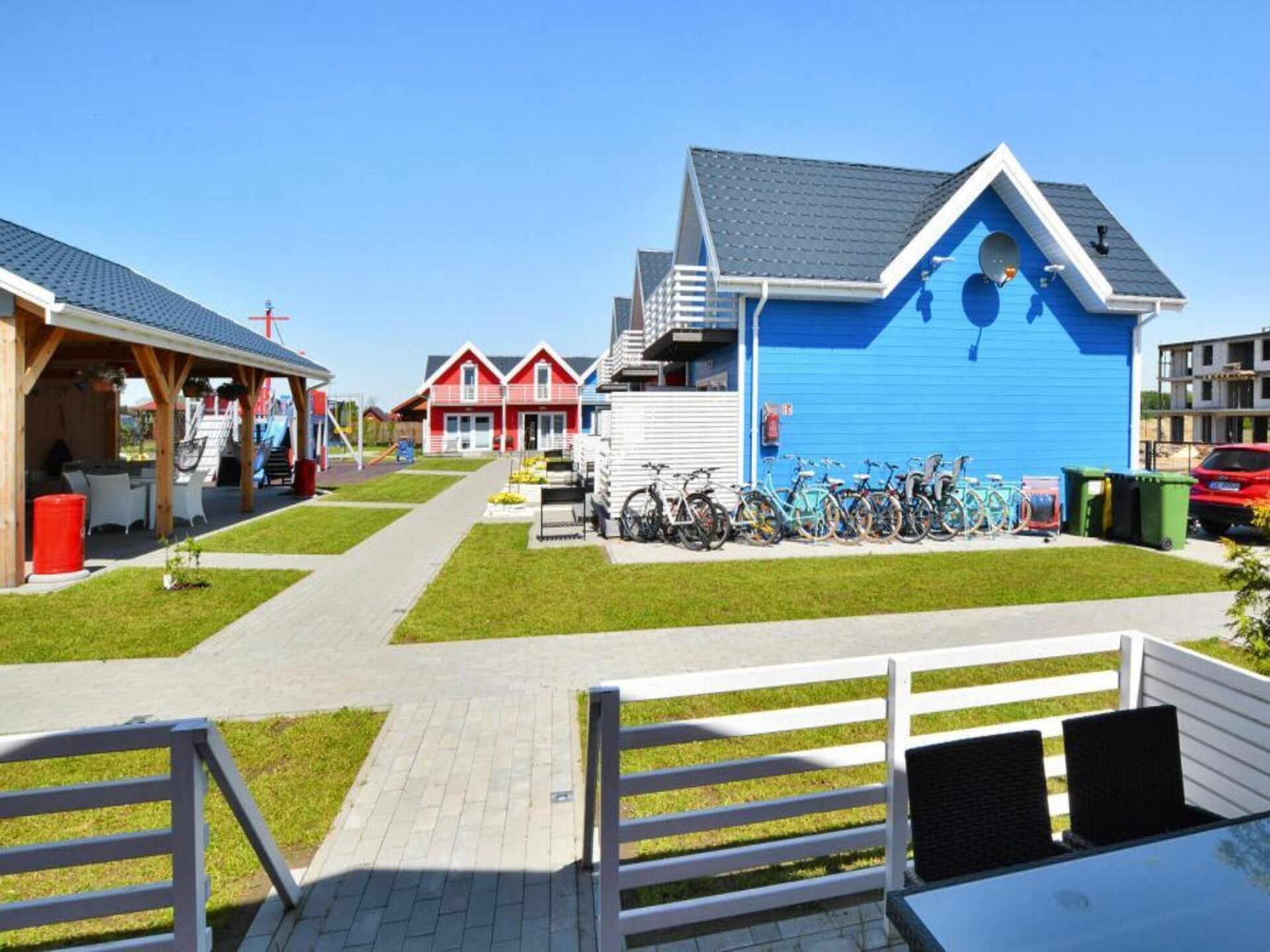 Vrijstaand houten vakantiehuis nabij strand Sarbinowo met zwembad - foto 9
